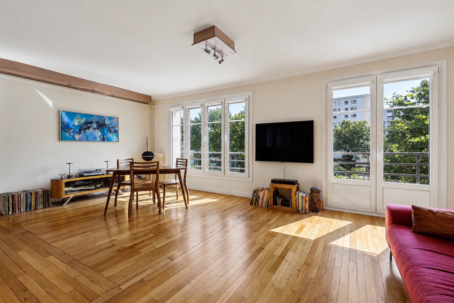 Turnkey - Quiet & Bright - Bedroom overlooking courtyard