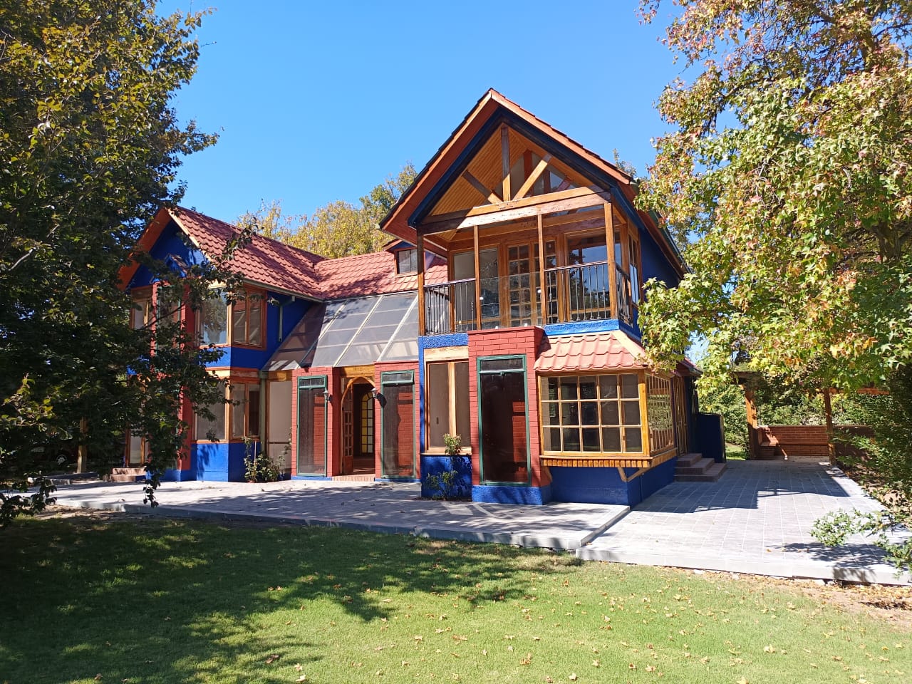 Arriendo casa familiar con gran jardín formado