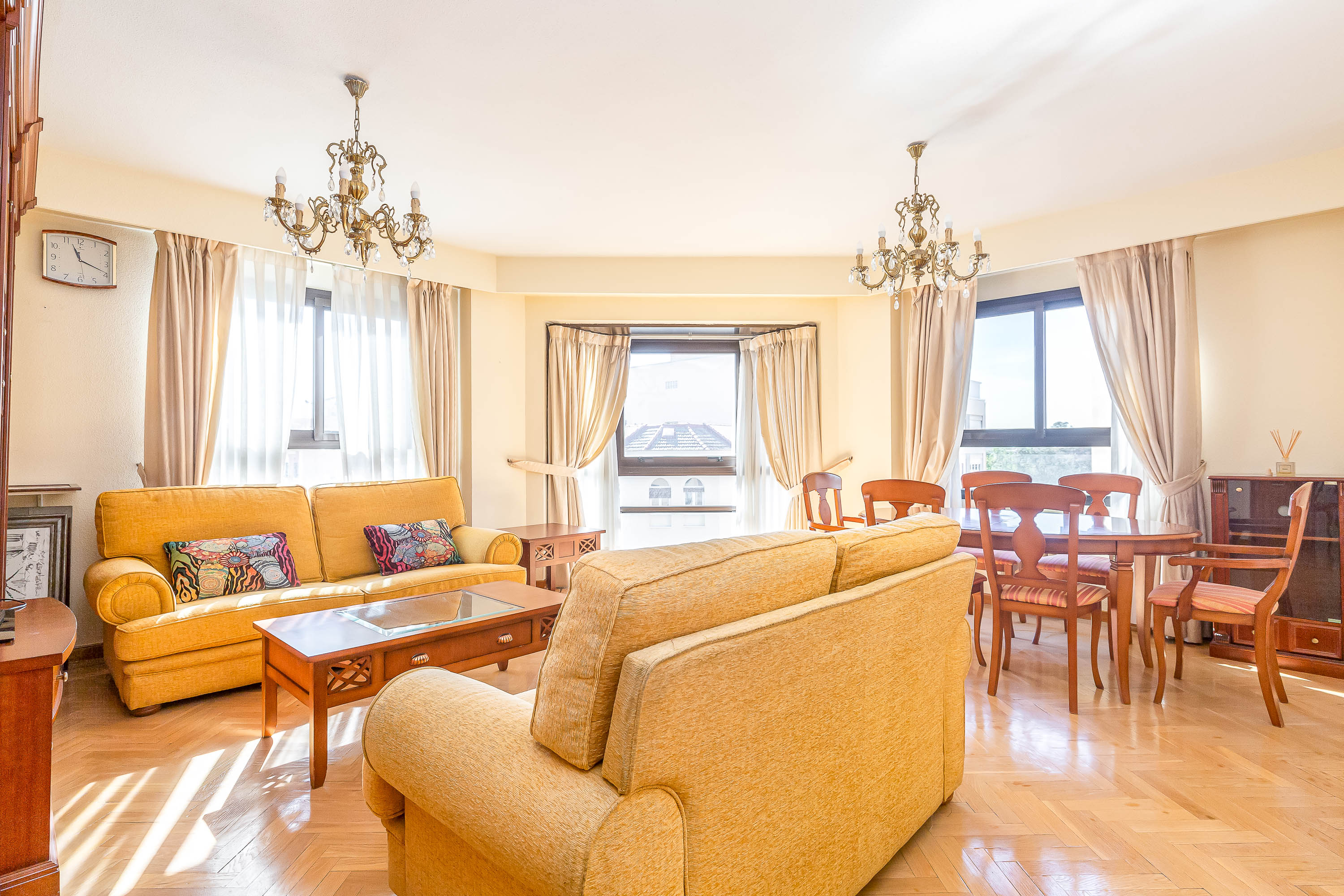 Two-Bedroom Apartment with Swimming Pool and Optional Parking in Chamberí