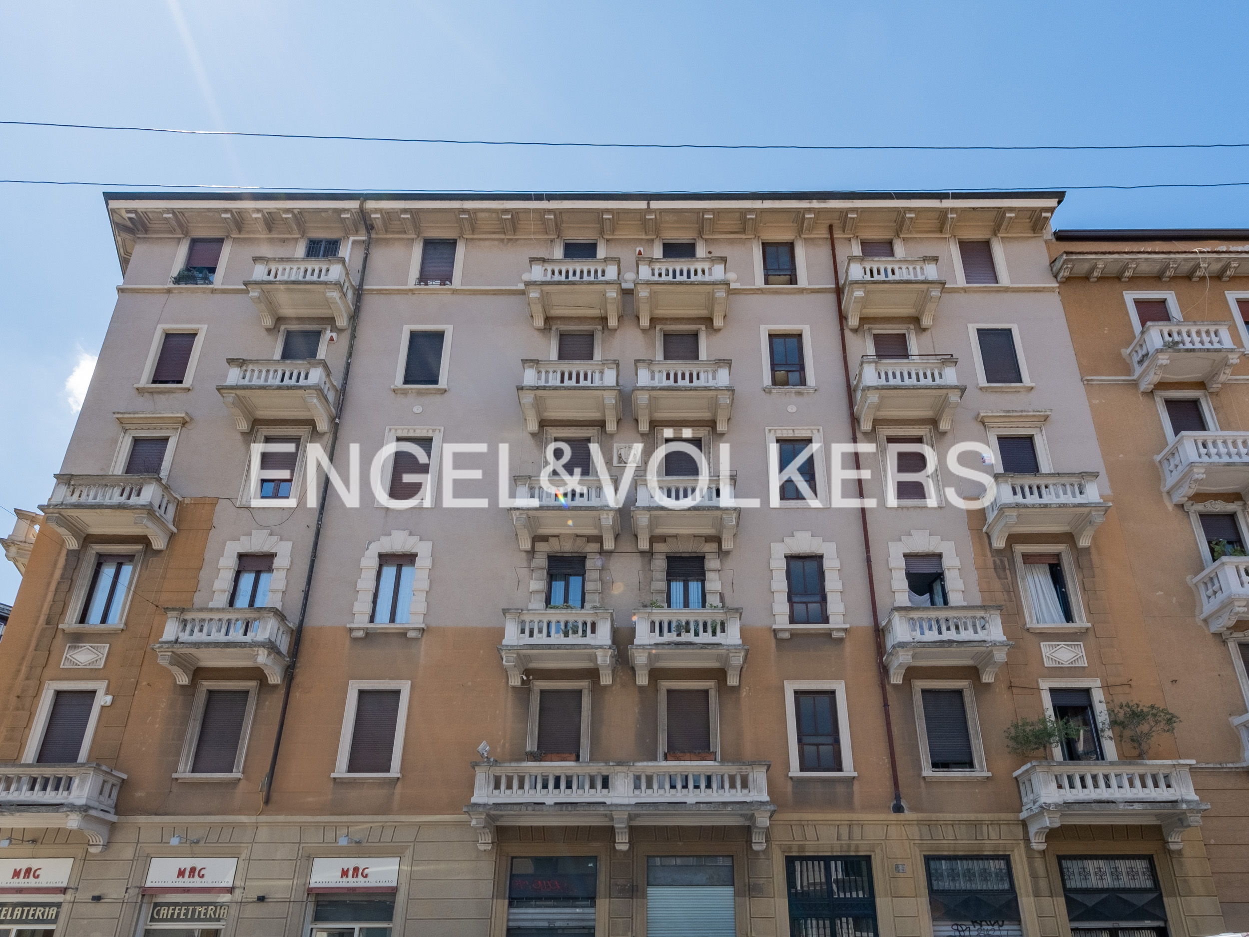 Recently renovated period apartment in via Lippi