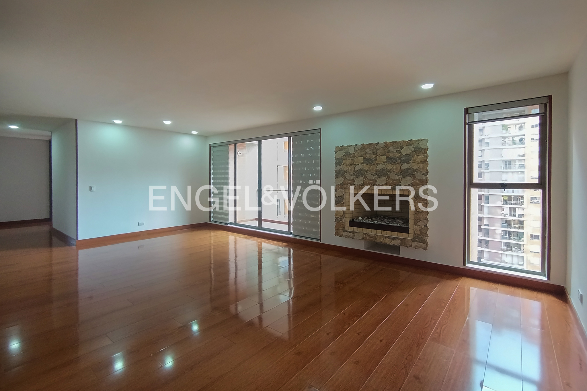Apartamento con balcón y clubhouse para arriendo en Colina Campestre