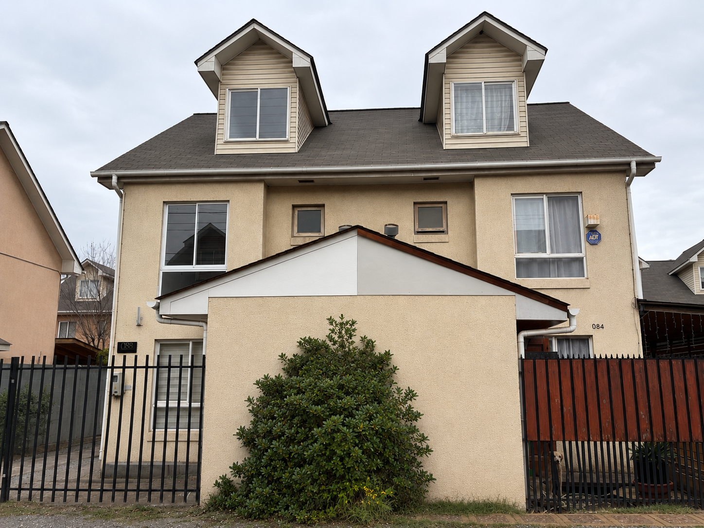 ¡Oportunidad! casa recién remodelada en Linderos