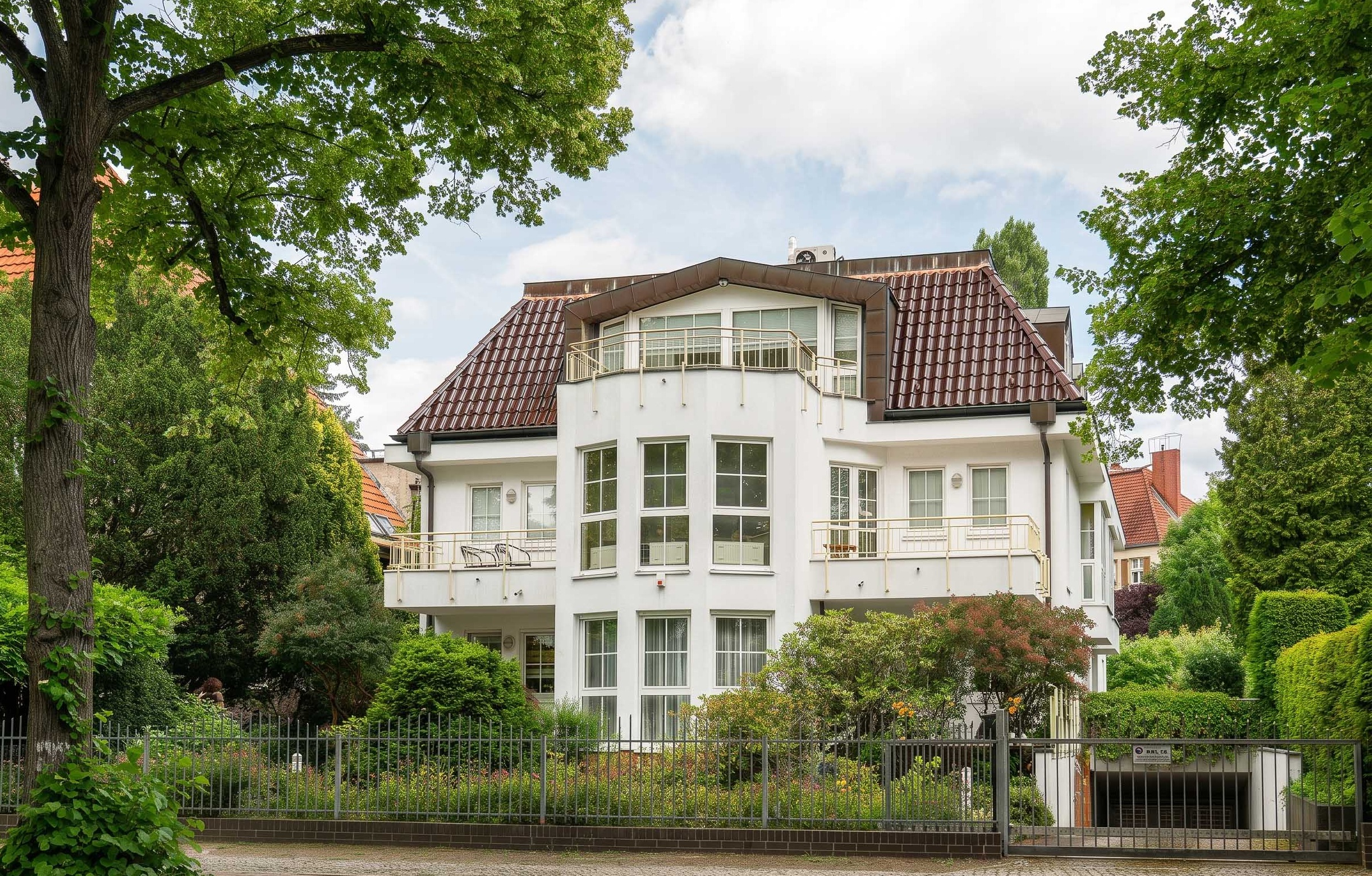 Exklusive Maisonette-Wohnung mit eigenem Garten und Gäste-Haus