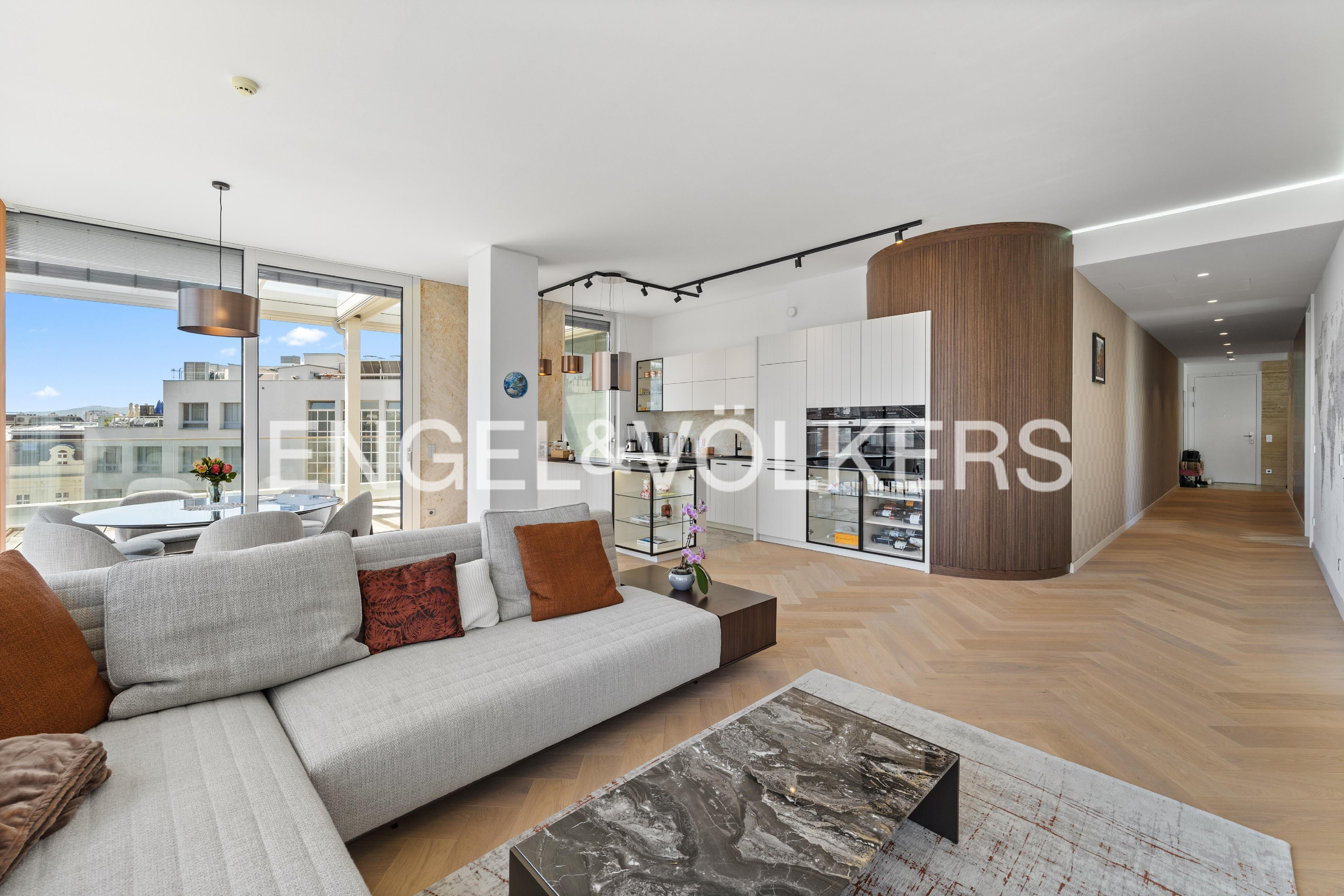 Exquisite top-floor apartment near Stadtpark with impressive views of Vienna