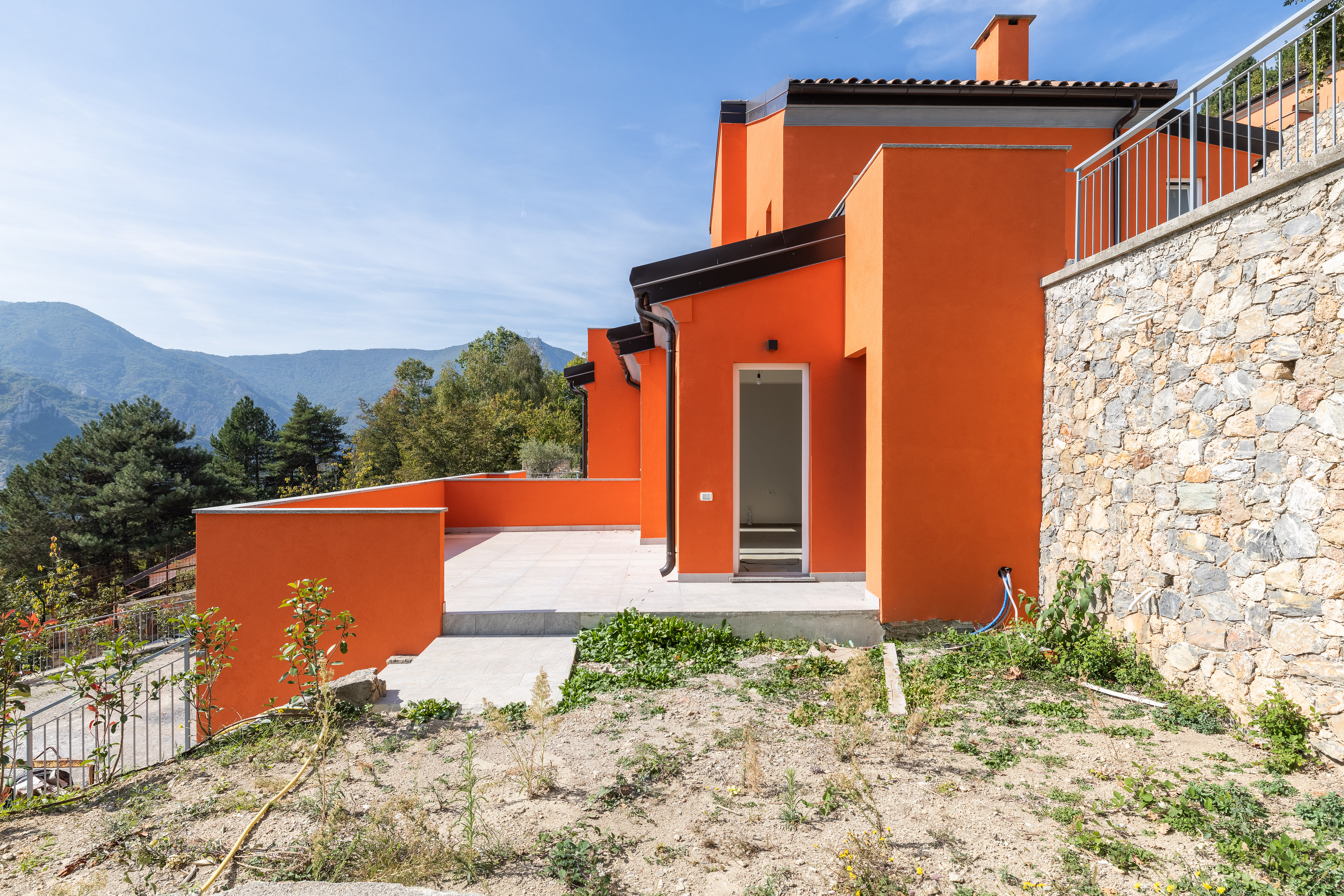 Panoramic residence with private garden and terrace to enjoy