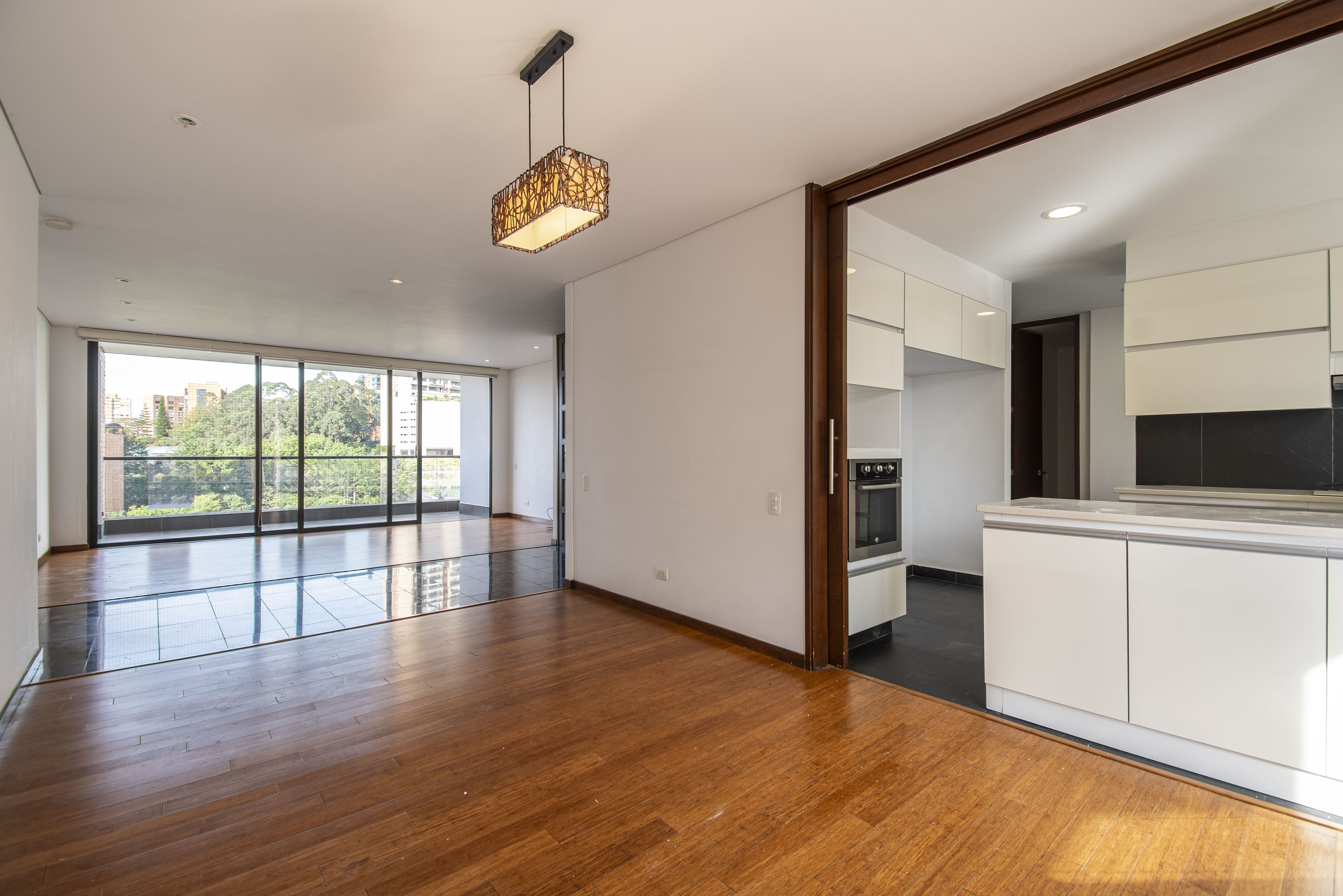 Apartamento con balcones y clubhouse para venta en El Campestre, El Poblado