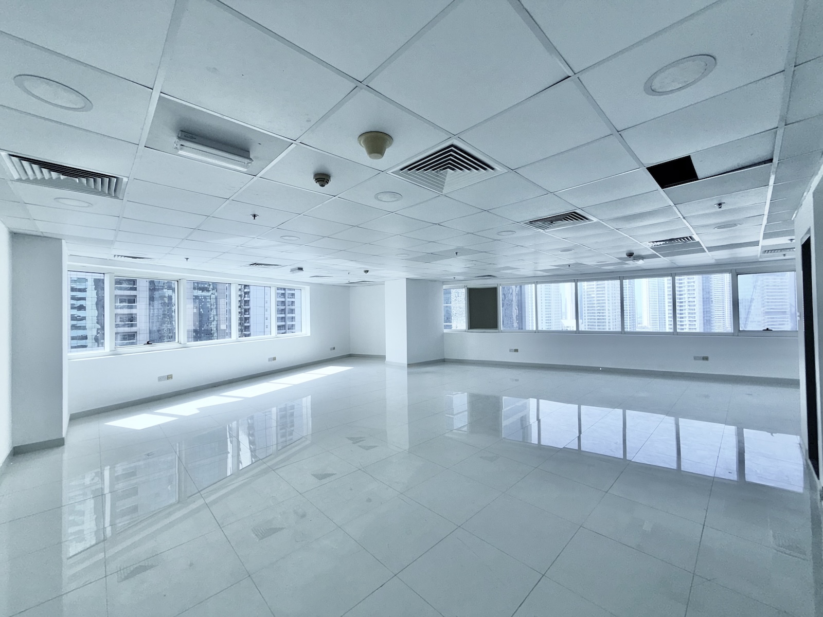 High Floor | SZR & Lake View | Open Plan