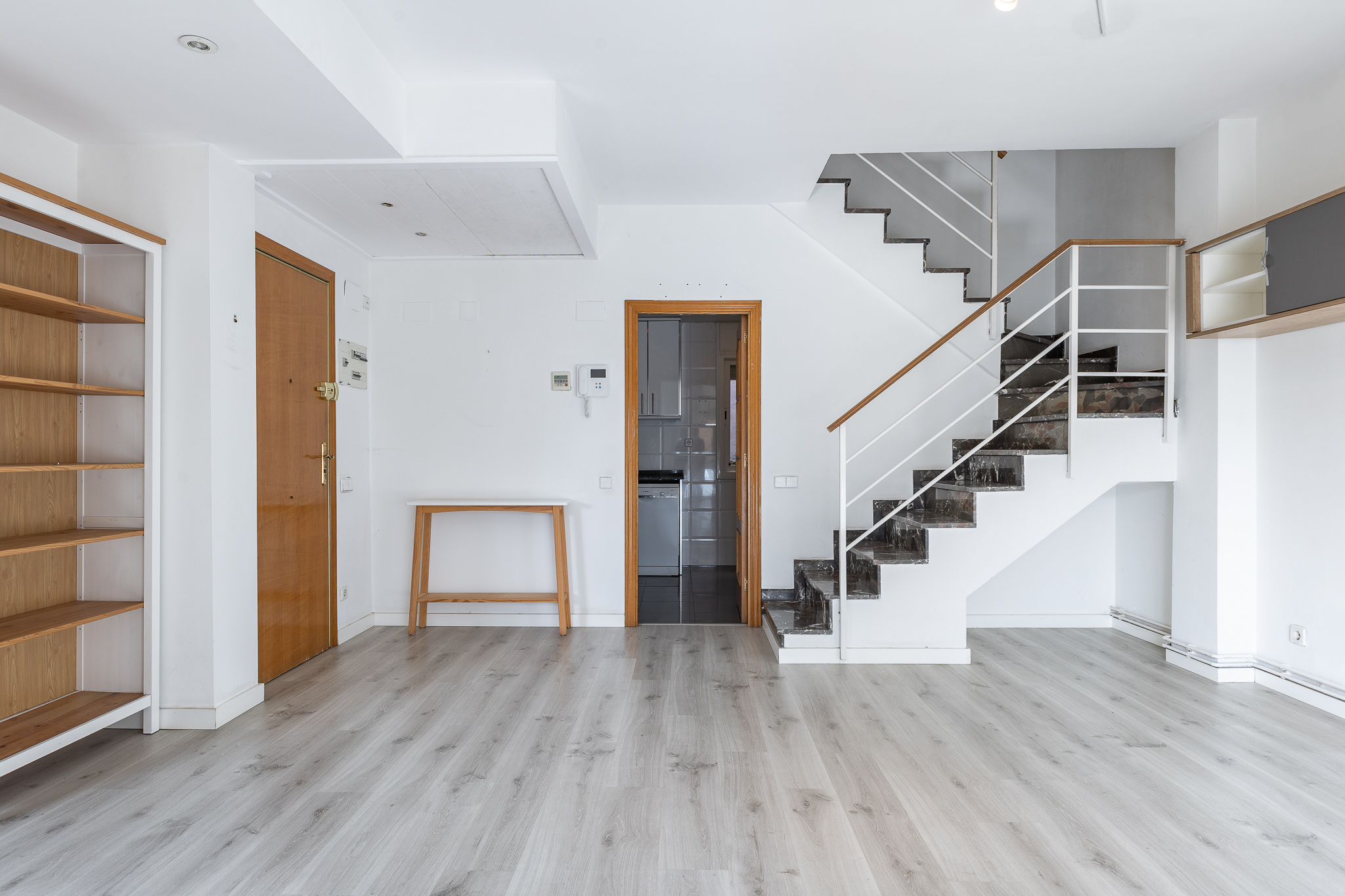Spectacular Duplex with Private Terrace and Excellent Location!