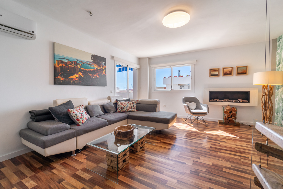 Modern 4-bedroom apartment with sea views in the centre of Arroyo de la Miel