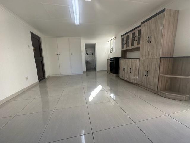 BACHELOR FLAT - AVAILABLE FROM 1 JULY 2026
