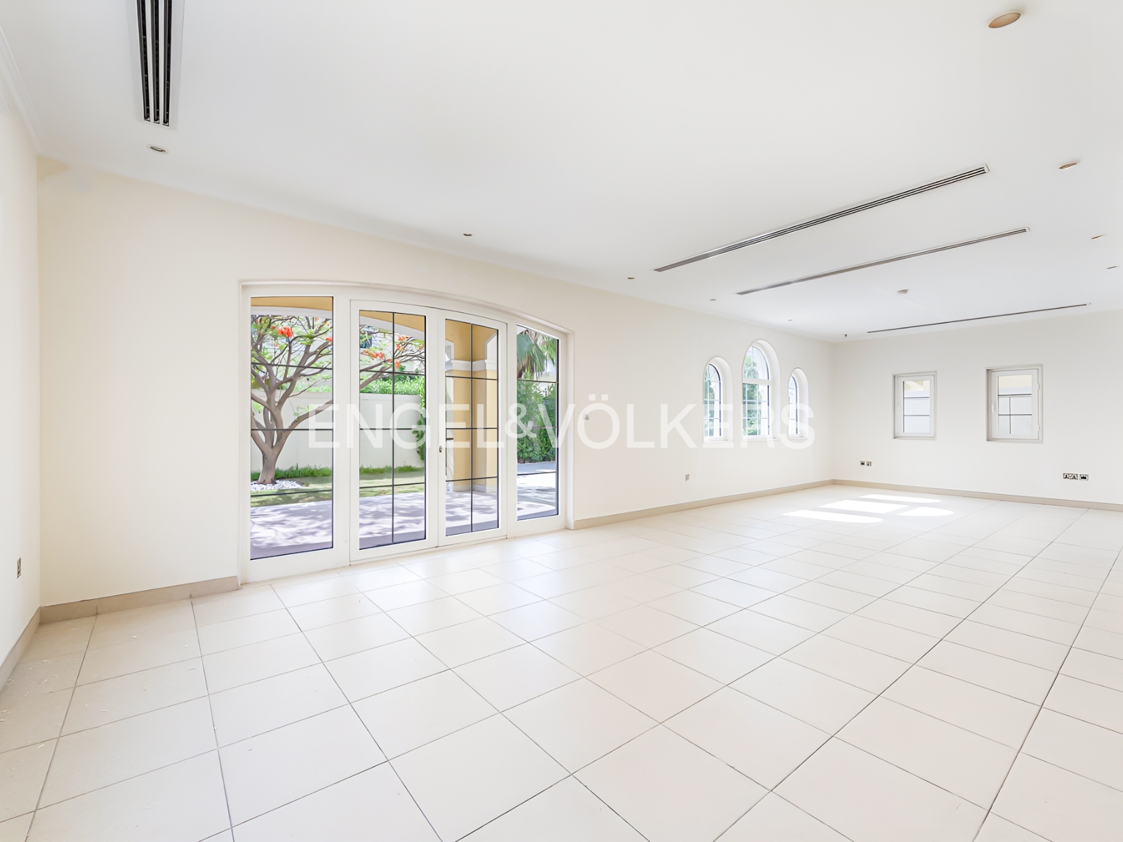 Vacant | Internal | With Pool | Upgraded