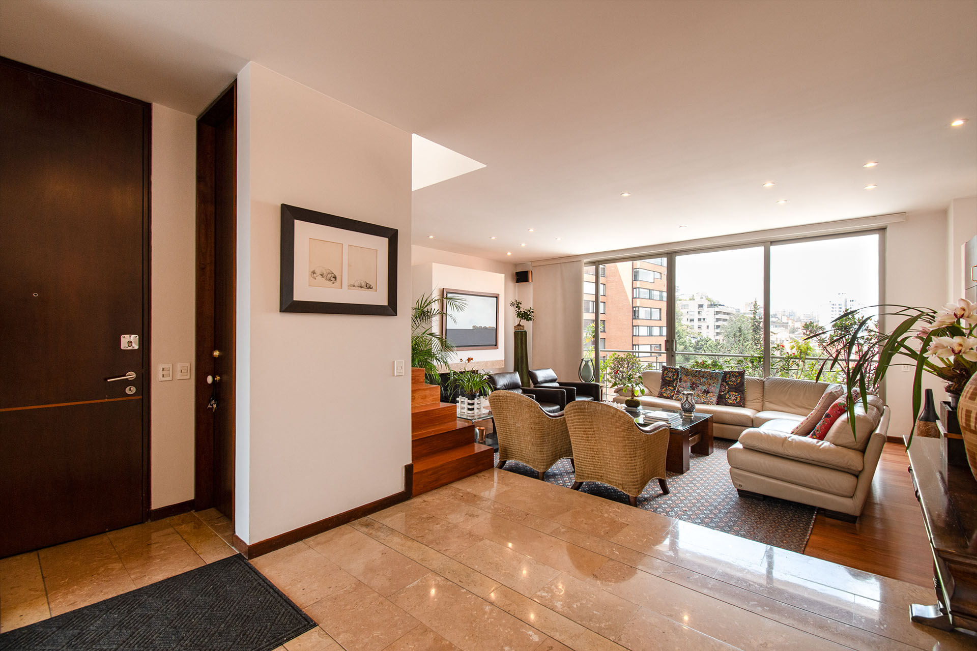 Moderno penthouse con terraza para arriendo en El Refugio