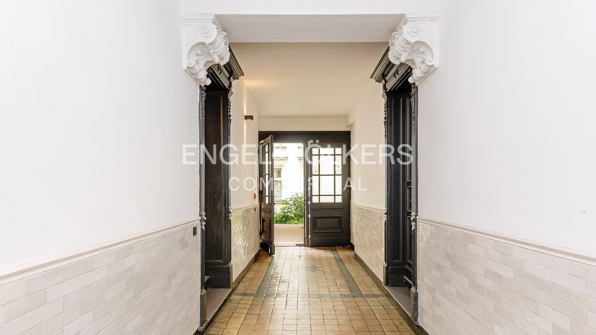 A prestigious residential and commercial building in the sought-after Wrangelkiez neighbourhood, featuring a penthouse loft flat ready to move into