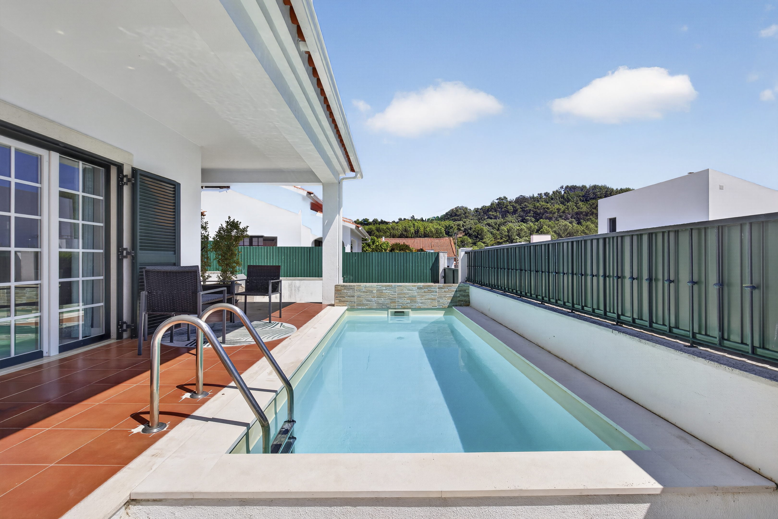 VÁRZEA DE SINTRA | 3+1-BEDROOM HOUSE WITH PRIVATE POOL, GARDEN AND 2 PARKING SPACES