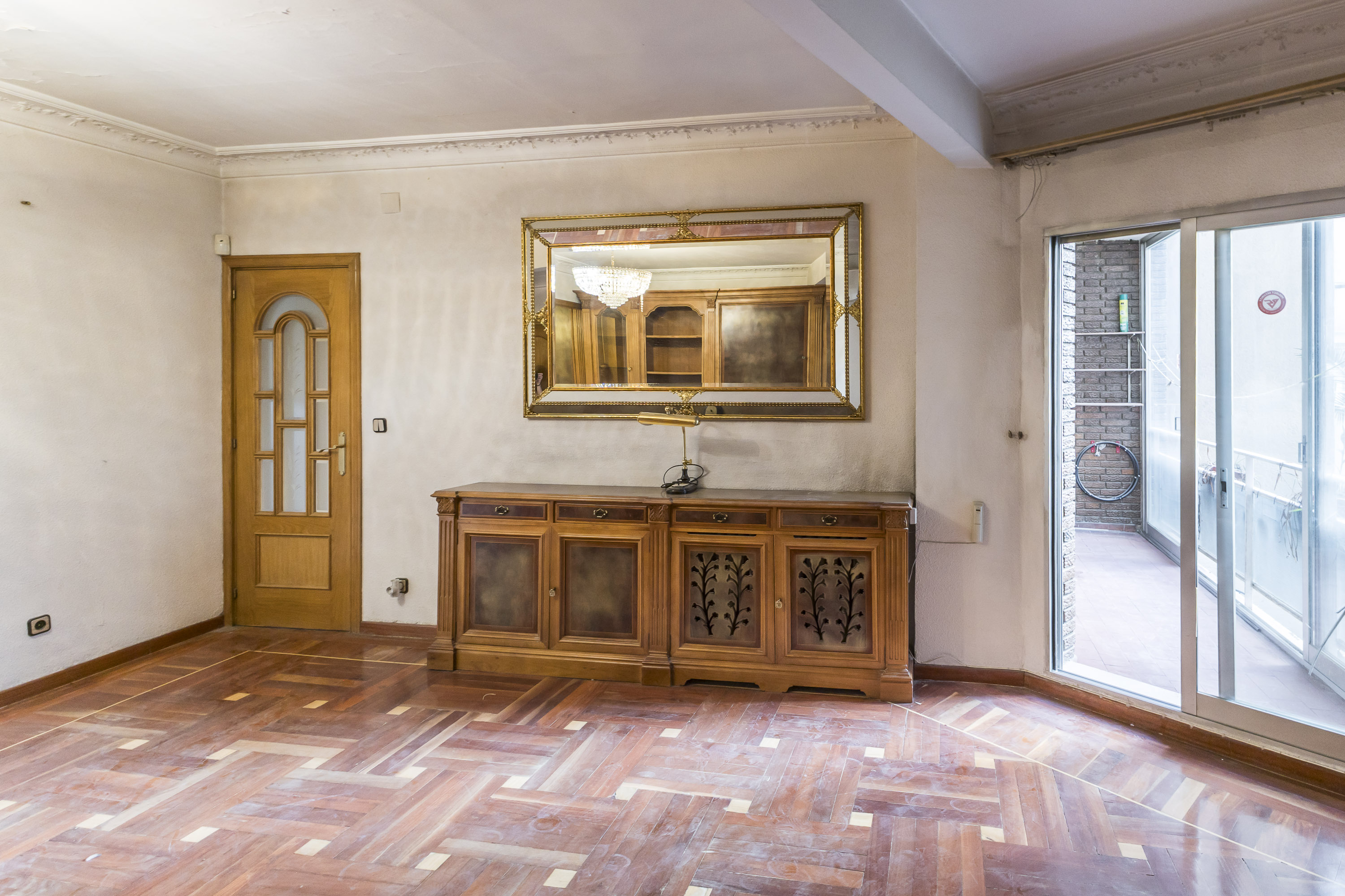 Spacious flat with terrace in Goya