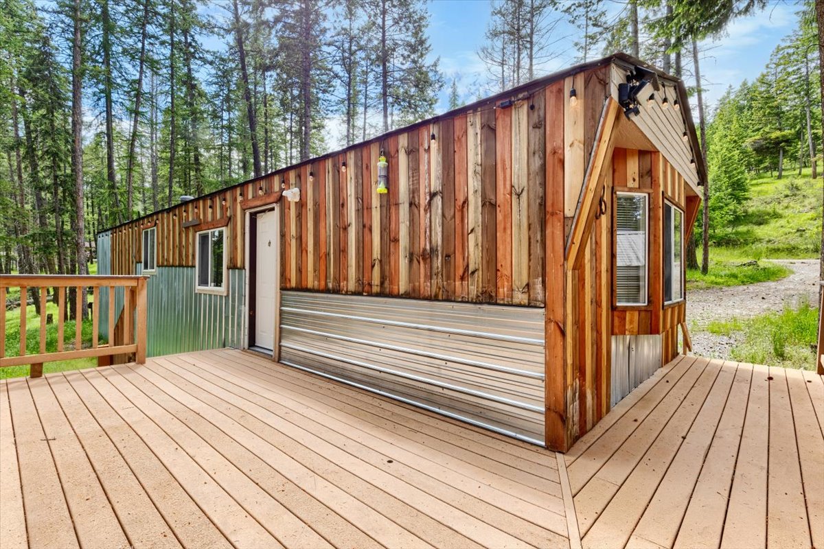 Prime Location in Lakeside with HOA Lake Access