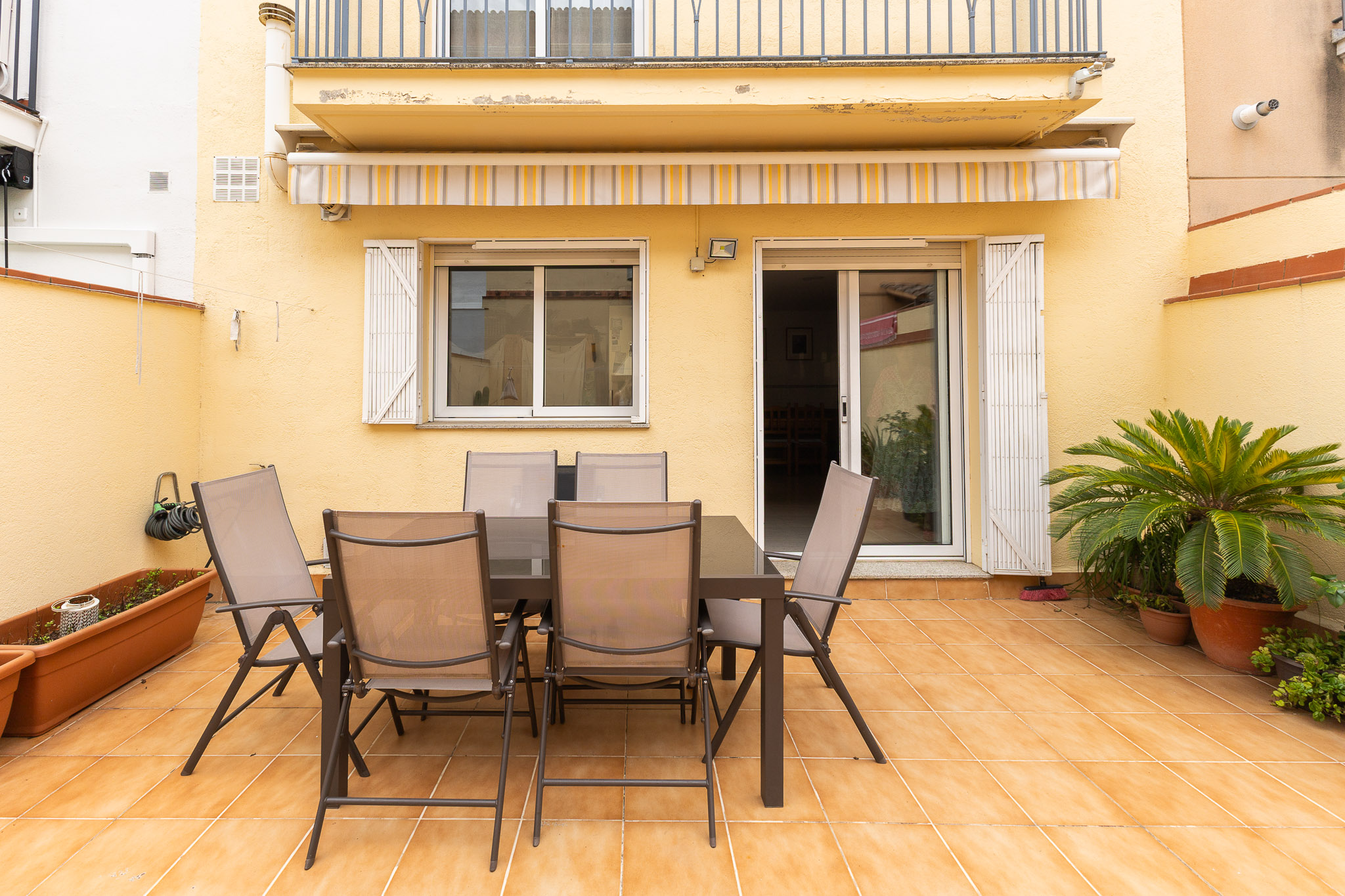 House with terrace and parking in central Argentona.