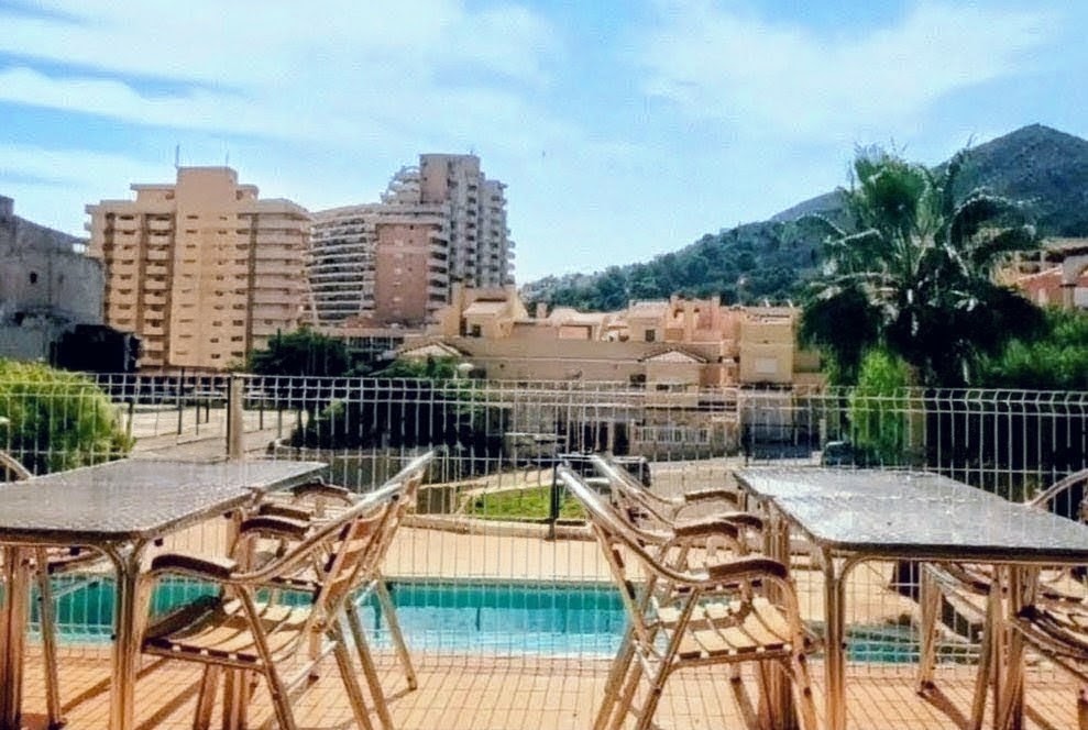Designer chalet in Cullera residential area, 150 m from the sea, with pools