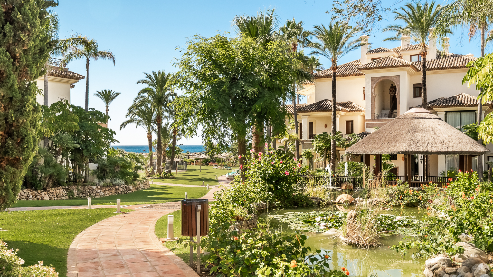 Elegant Apartment in the Exclusive Los Monteros Playa Complex