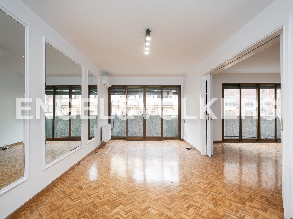 Spacious flat in "Pla del Remei"
