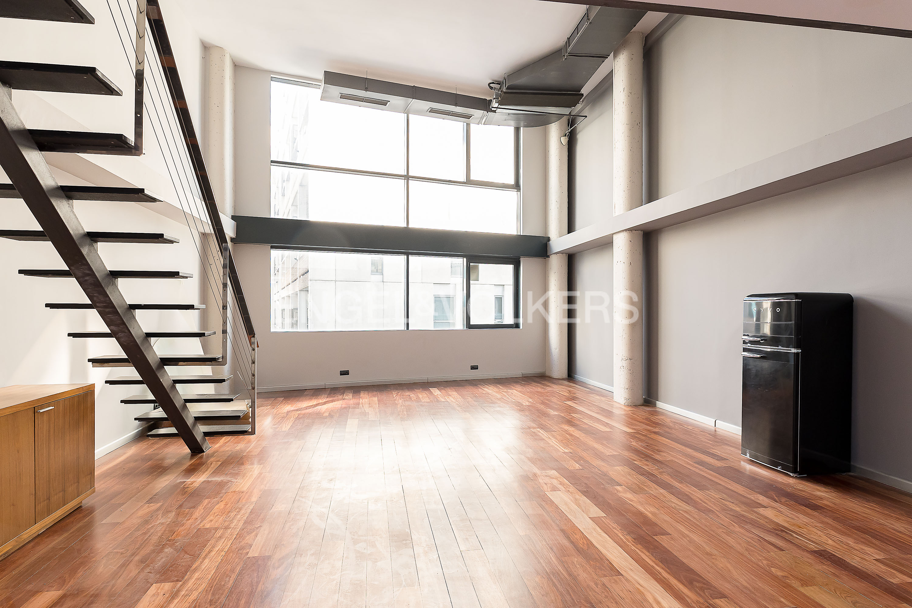 Modern renovated duplex loft on Avenida de Manoteras, Madrid