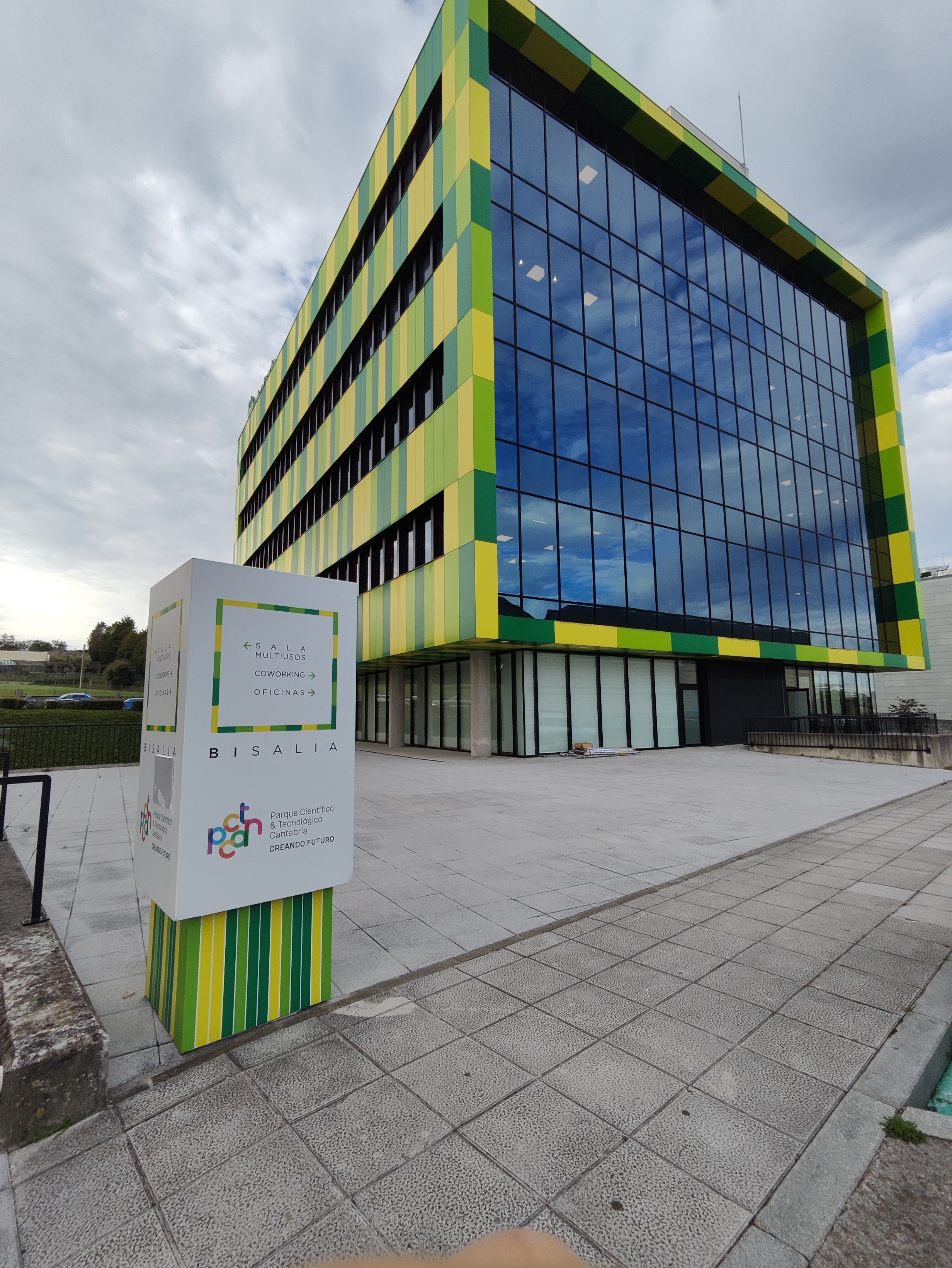 Impeccable 169 m² office with 3 parking spaces at PCTCAN