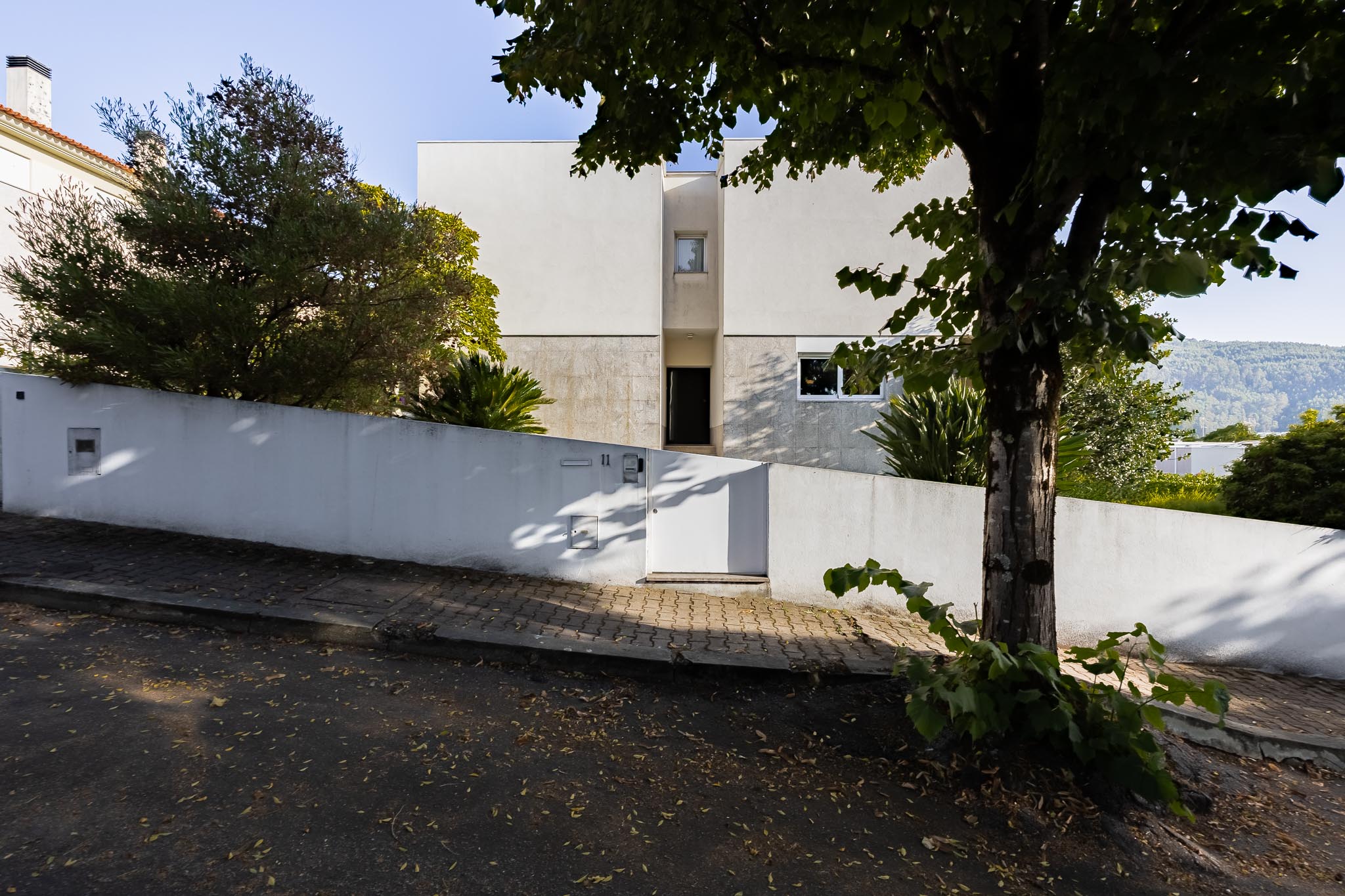 Moradia T5 com apartamento T1 independente e jardim em Nogueira, Braga, Norte de Portugal