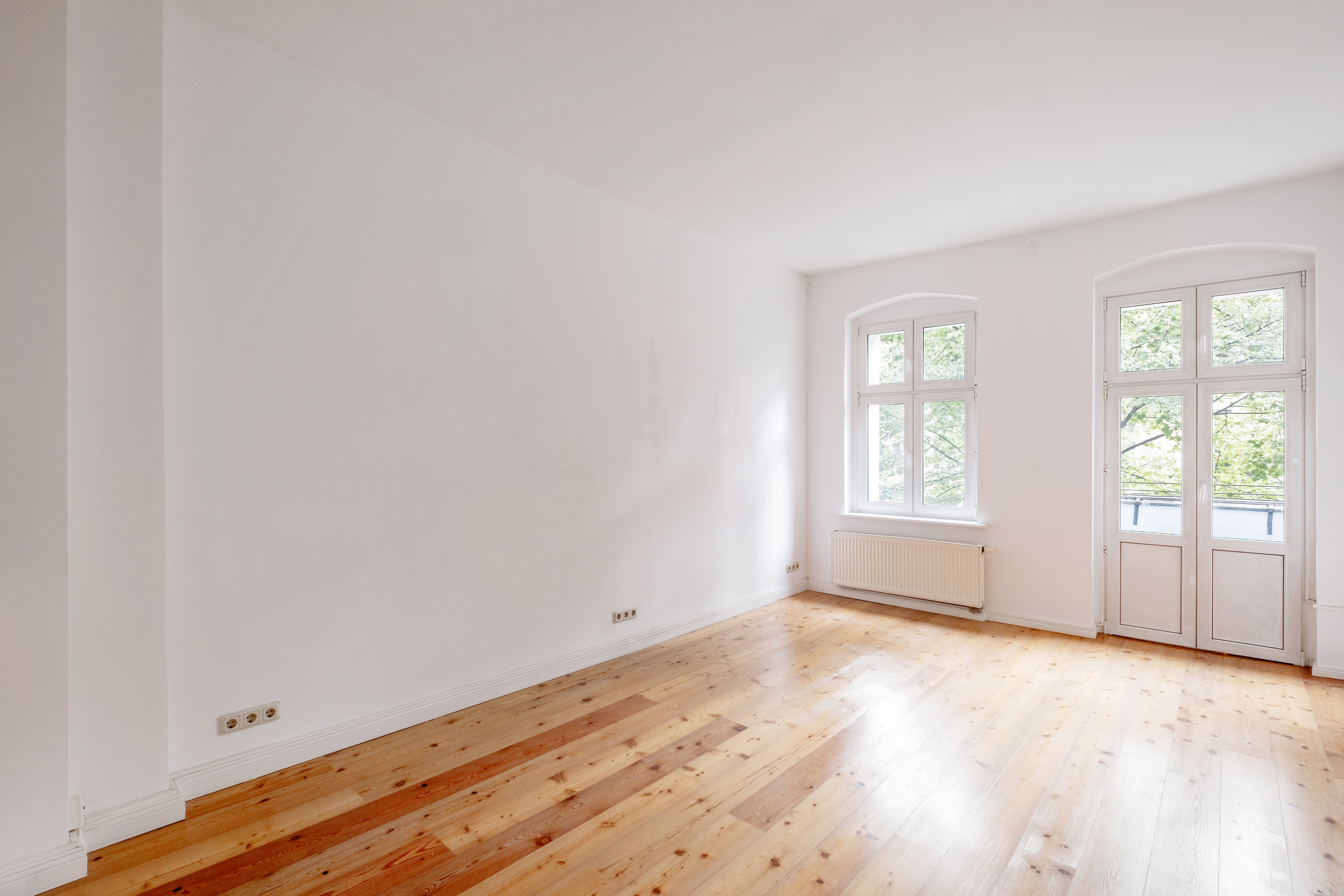 Quiet 2-room period apartment with elevator and two balconies in Boxhagener Kiez
