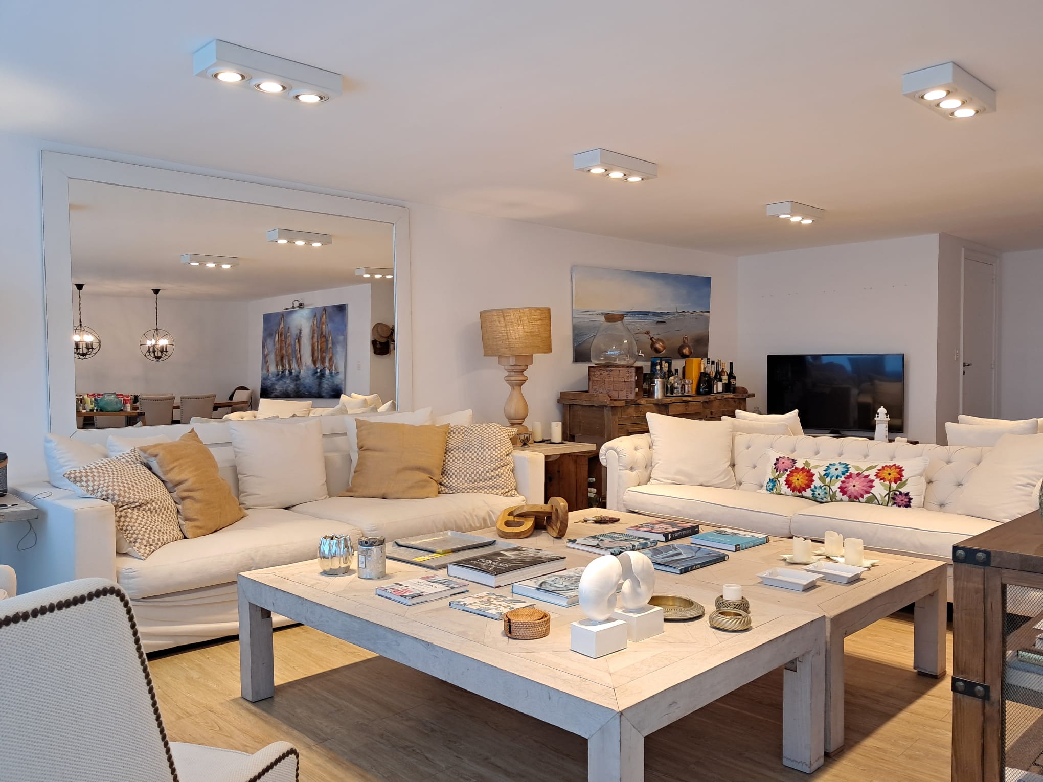 Apartamento dúplex con 4 dormitorios, frente al mar en Playa Brava