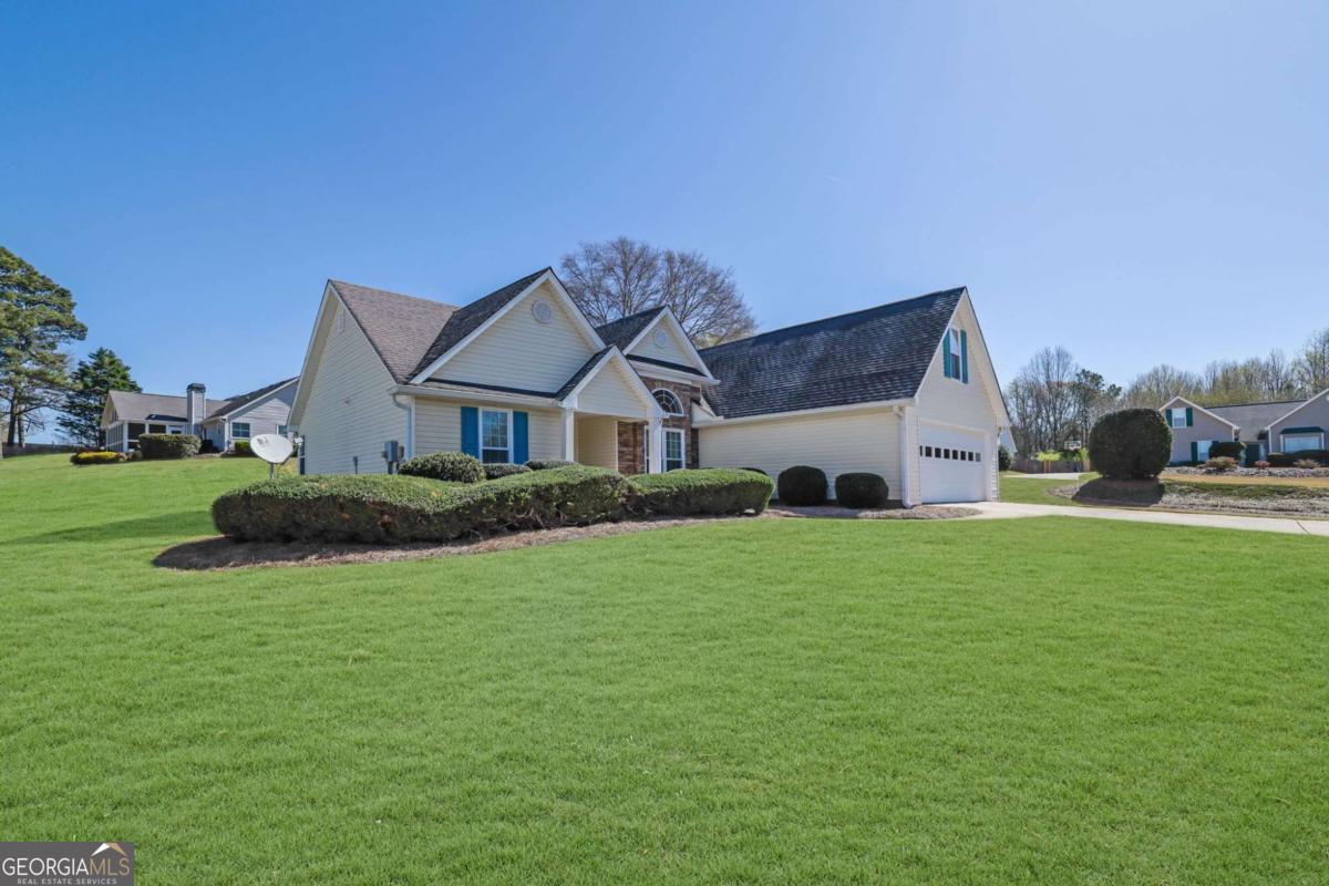 Move in Ready Ranch Home in Flowery Branch