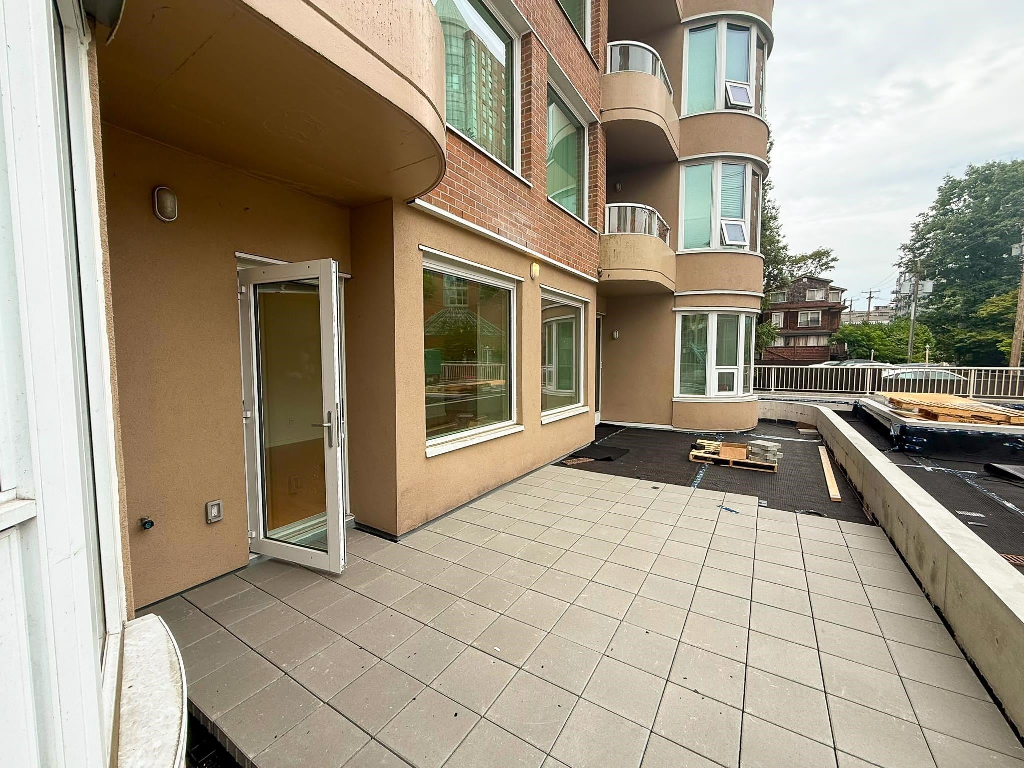 Expansive Patio Living in the Heart of West End