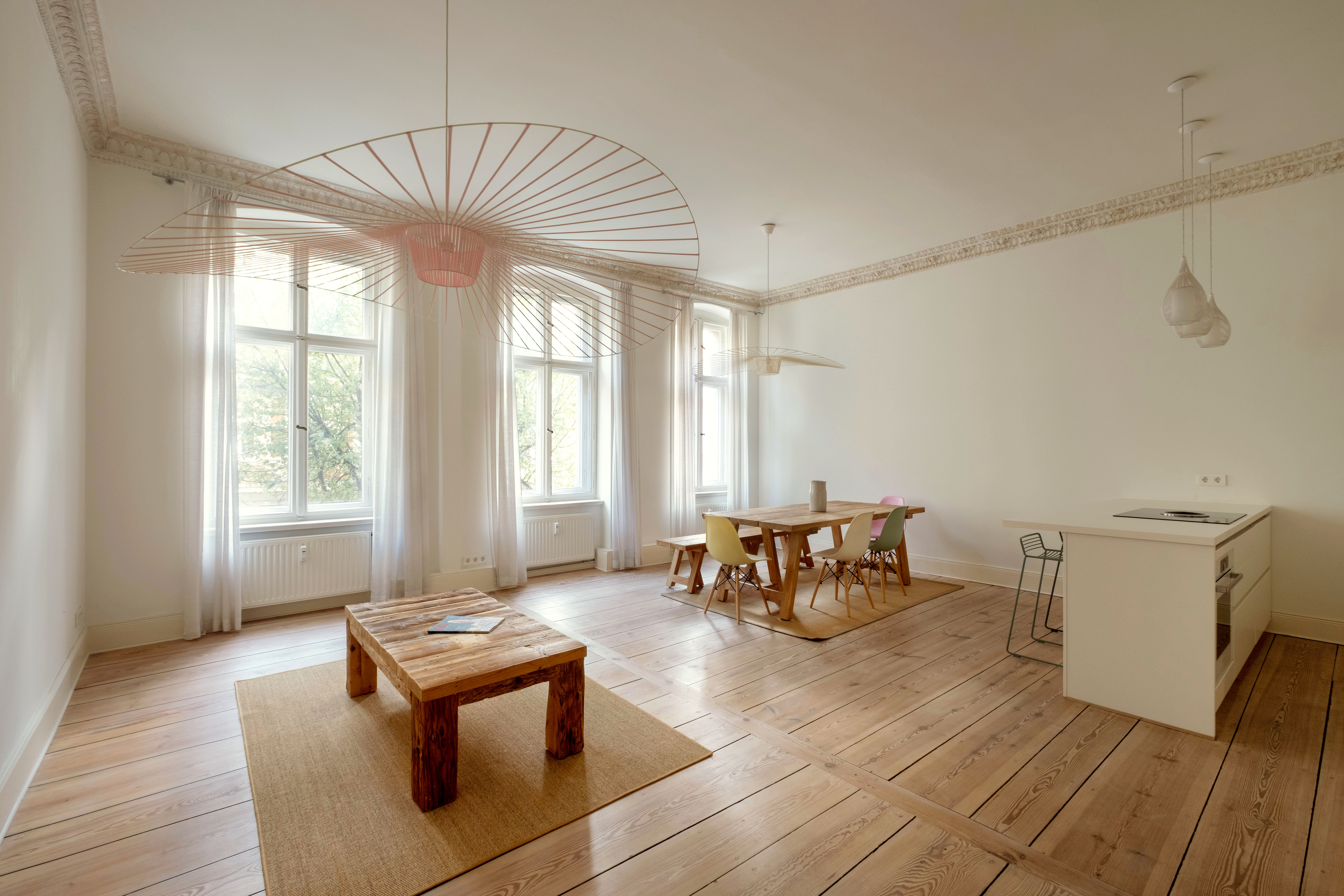 Timeless period apartment near Volkspark am Weinberg