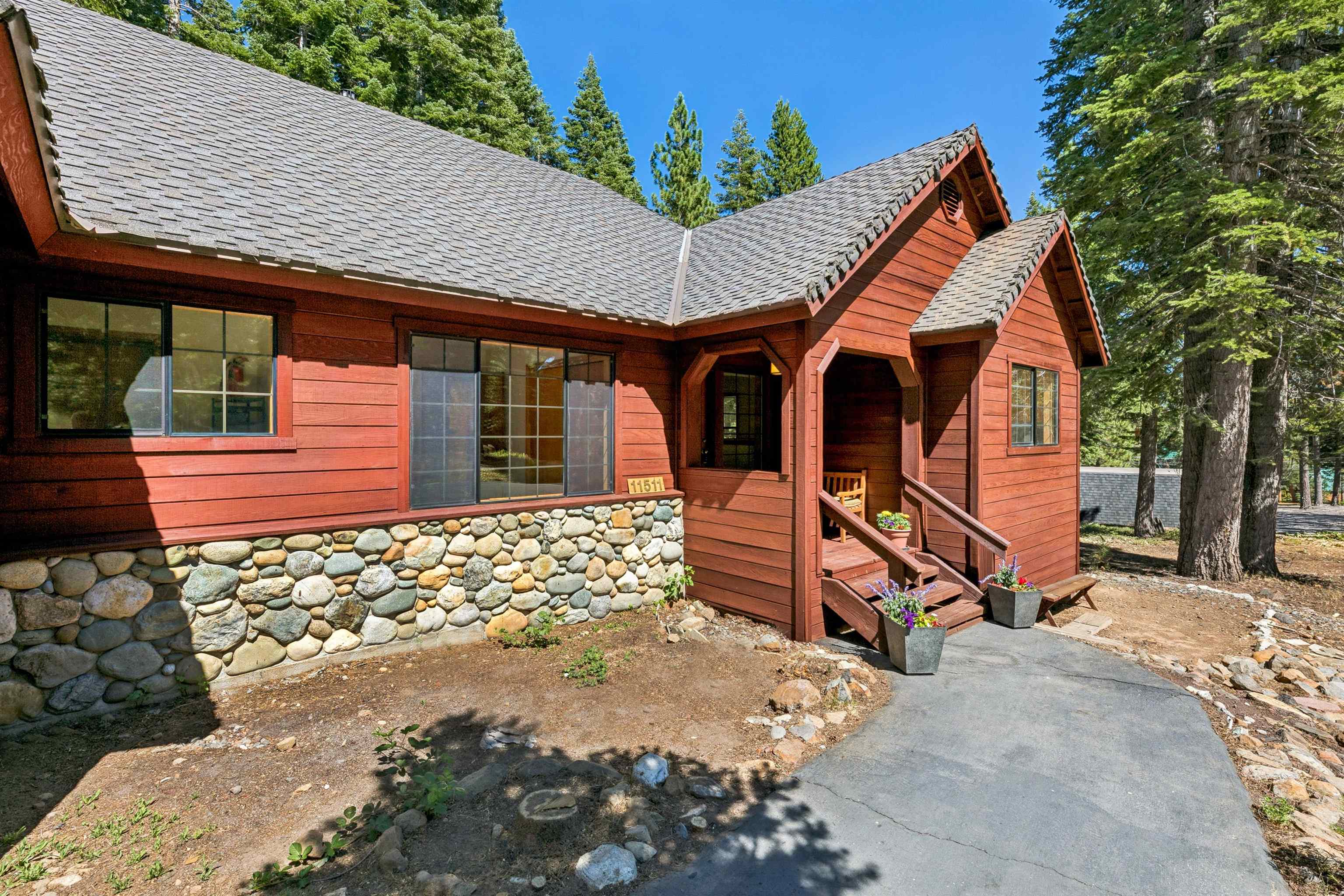 A Warm Welcome To Mountain Living