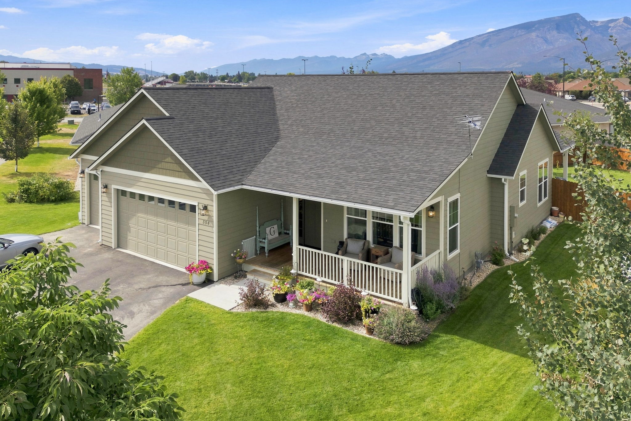 Where Mountain Views Meet Modern Montana Living