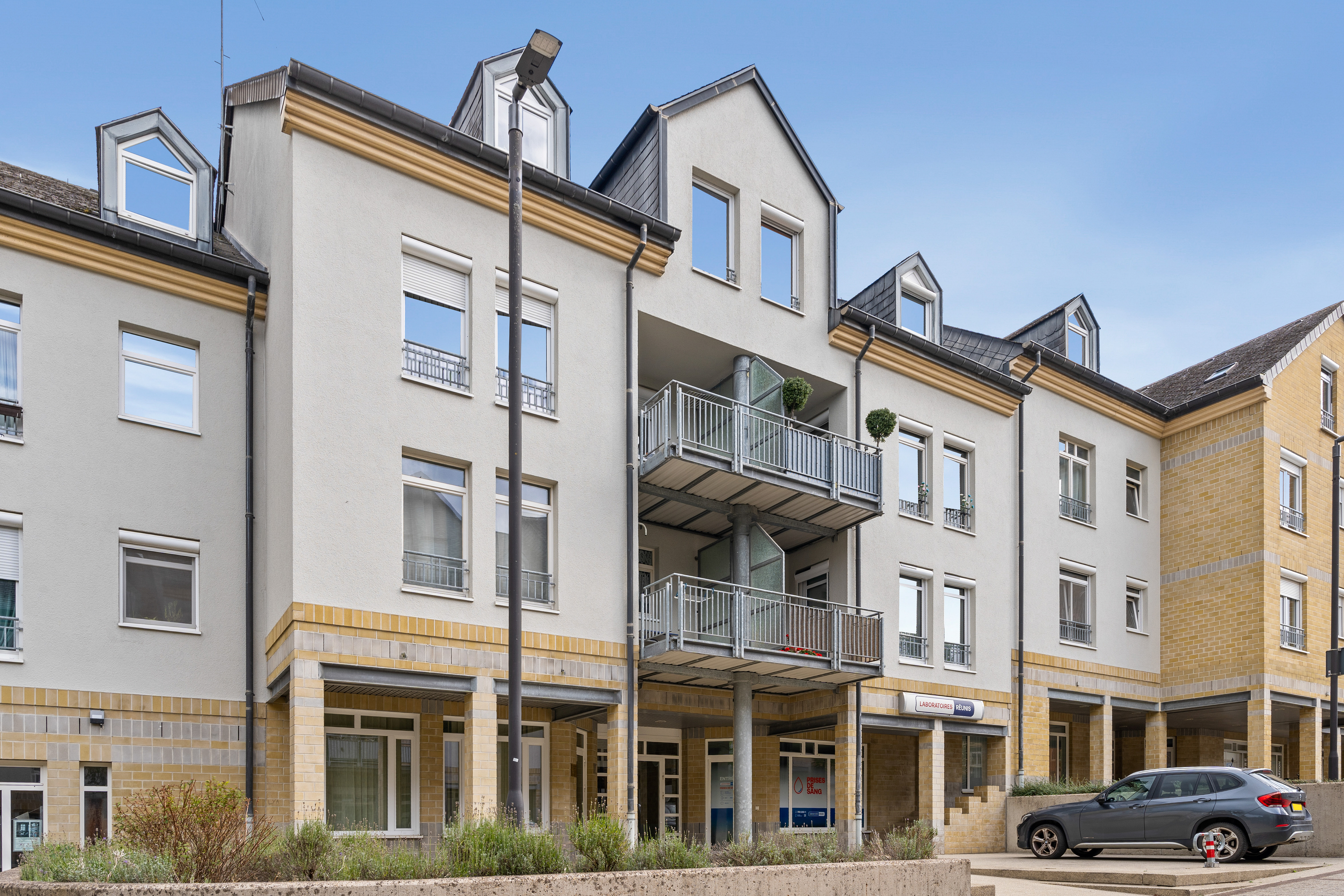 Two-bedroom apartment with balcony and parking in the heart of Gasperich