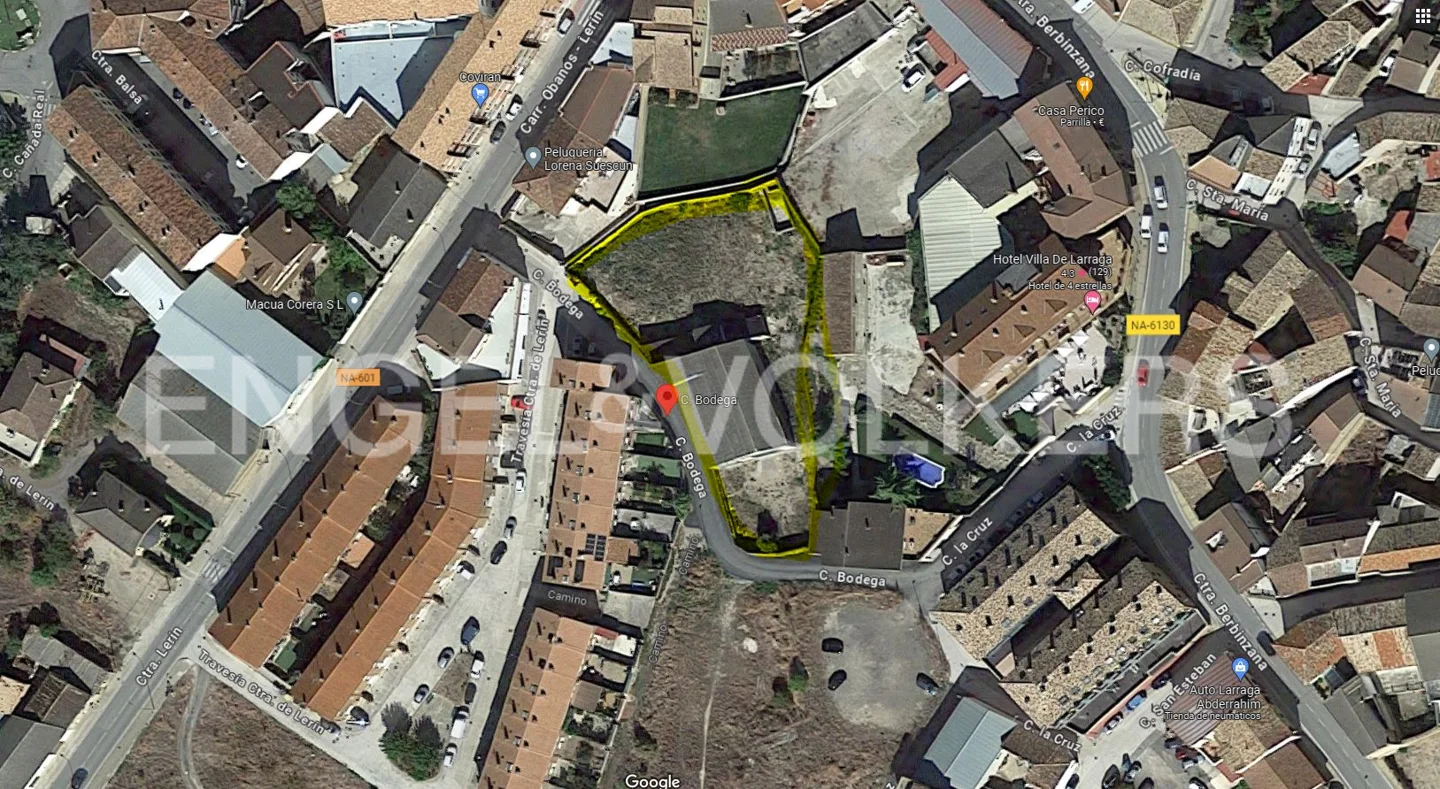 Plot for building apartments in Larraga