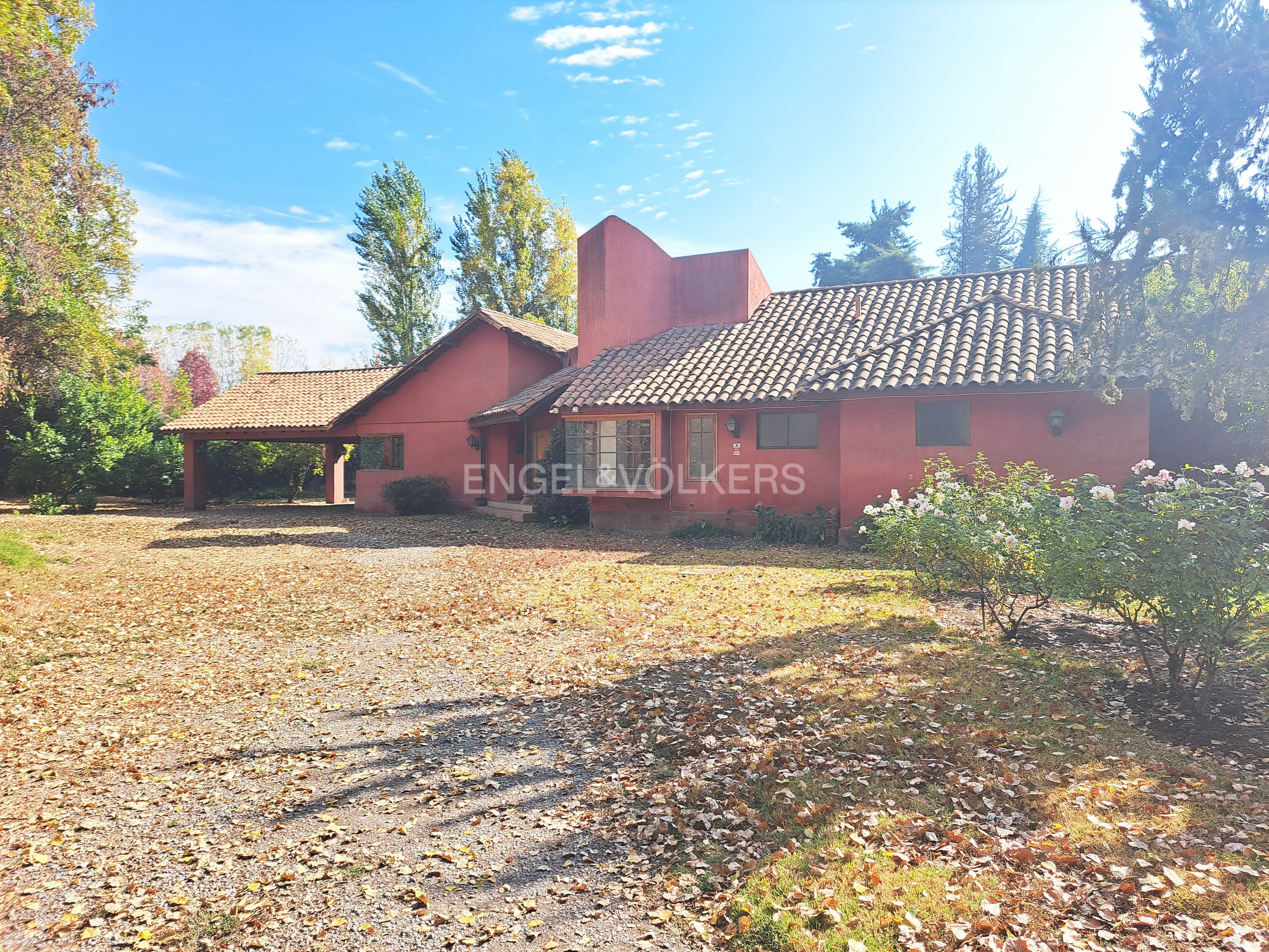 Ideal para familias, 2 casas en 5.000 metros, excelente ubicación