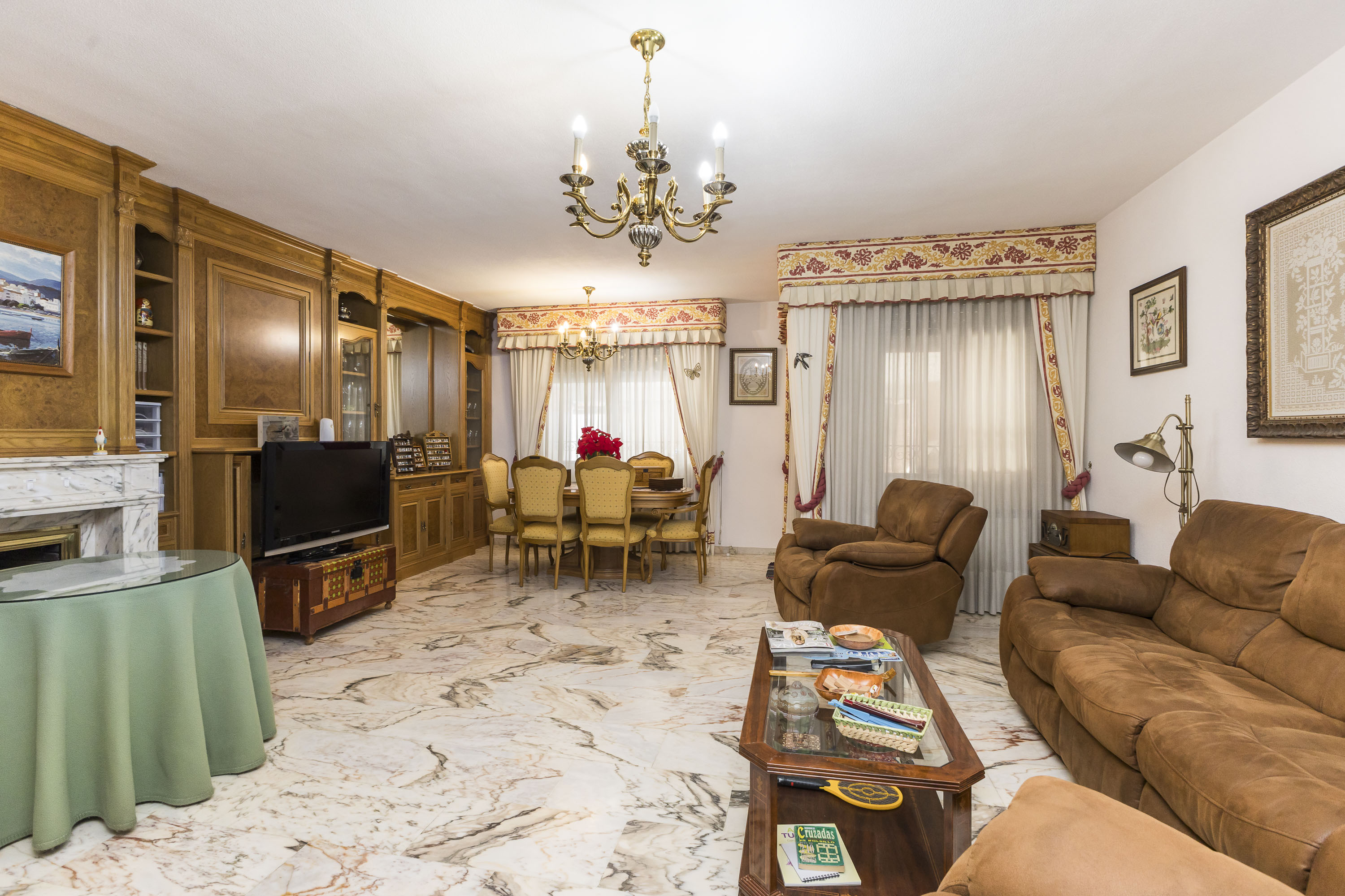 Charming family home in Cobeña.