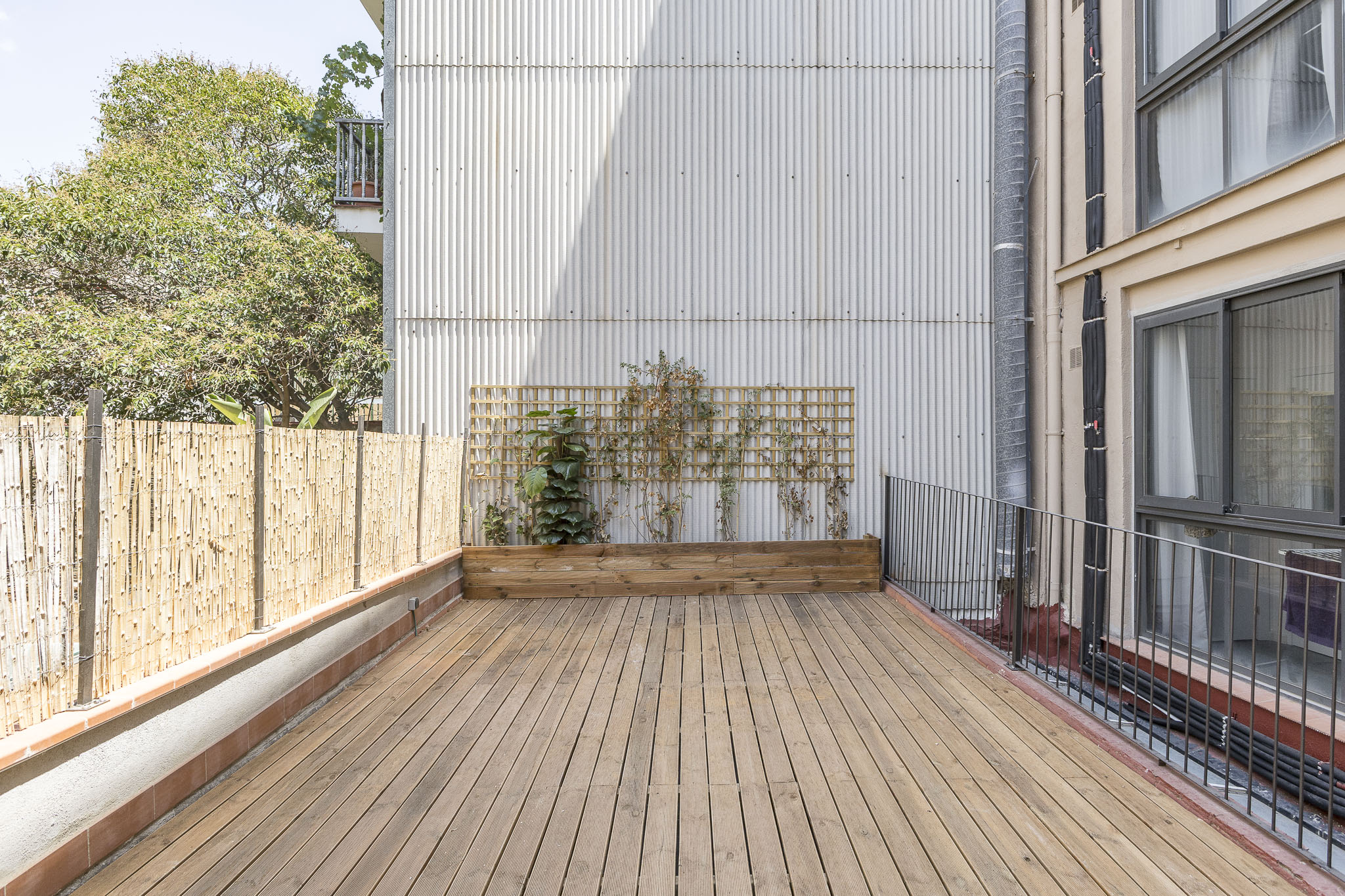 Exclusive, newly renovated apartment with 35 m² private terrace in a 1900 period building