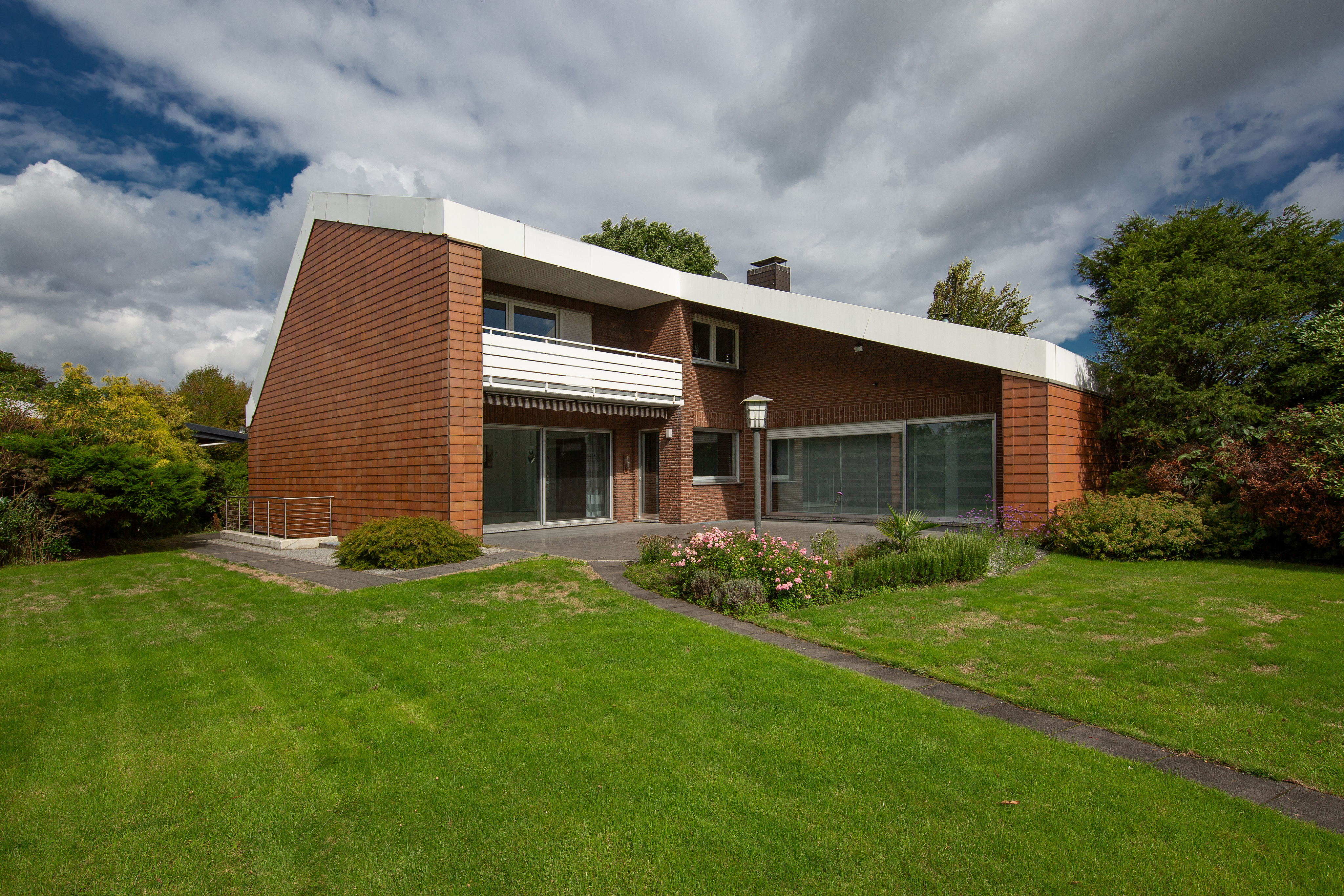Großzügiges Architektenhaus mit Hofgrundstück am Feldrand der Mühlensiedlung in Herten-Langenbochum!