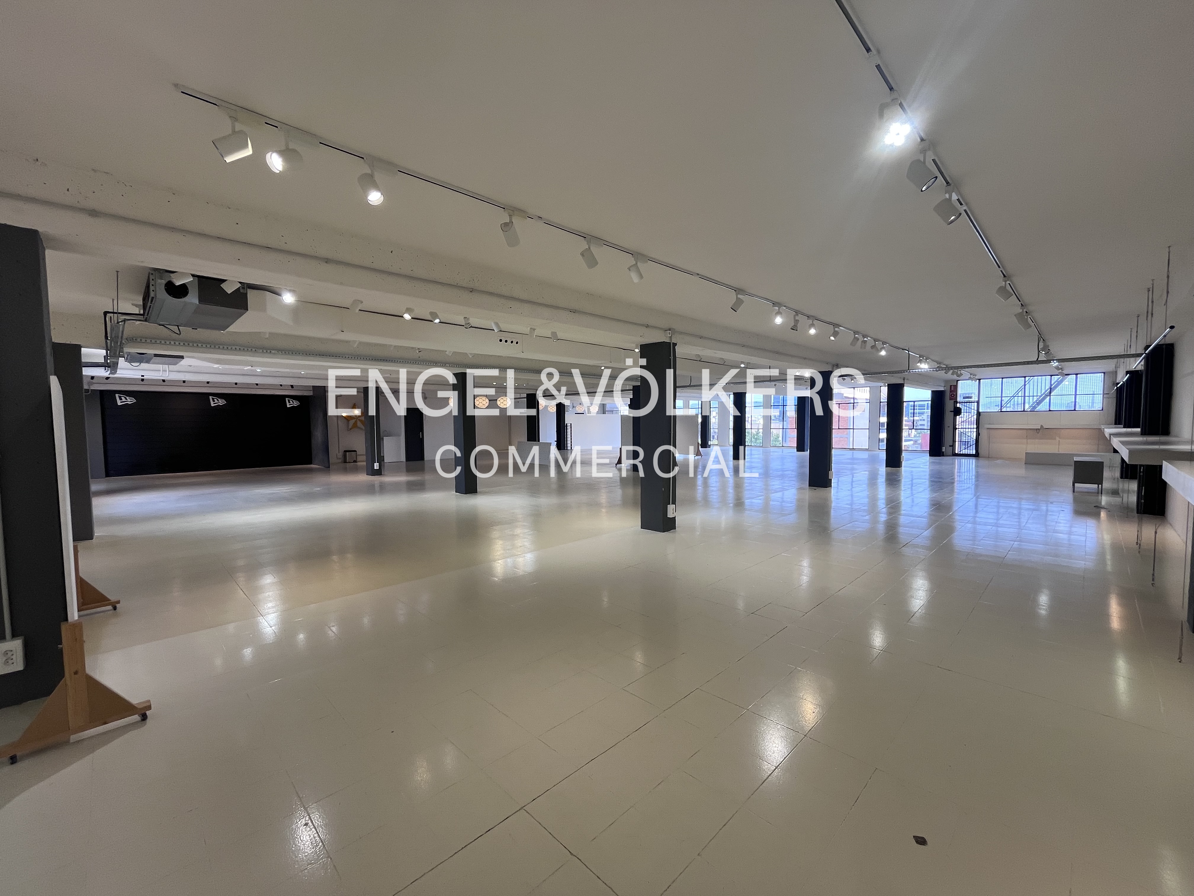 Luminoso espacio de oficinas en Poblenou