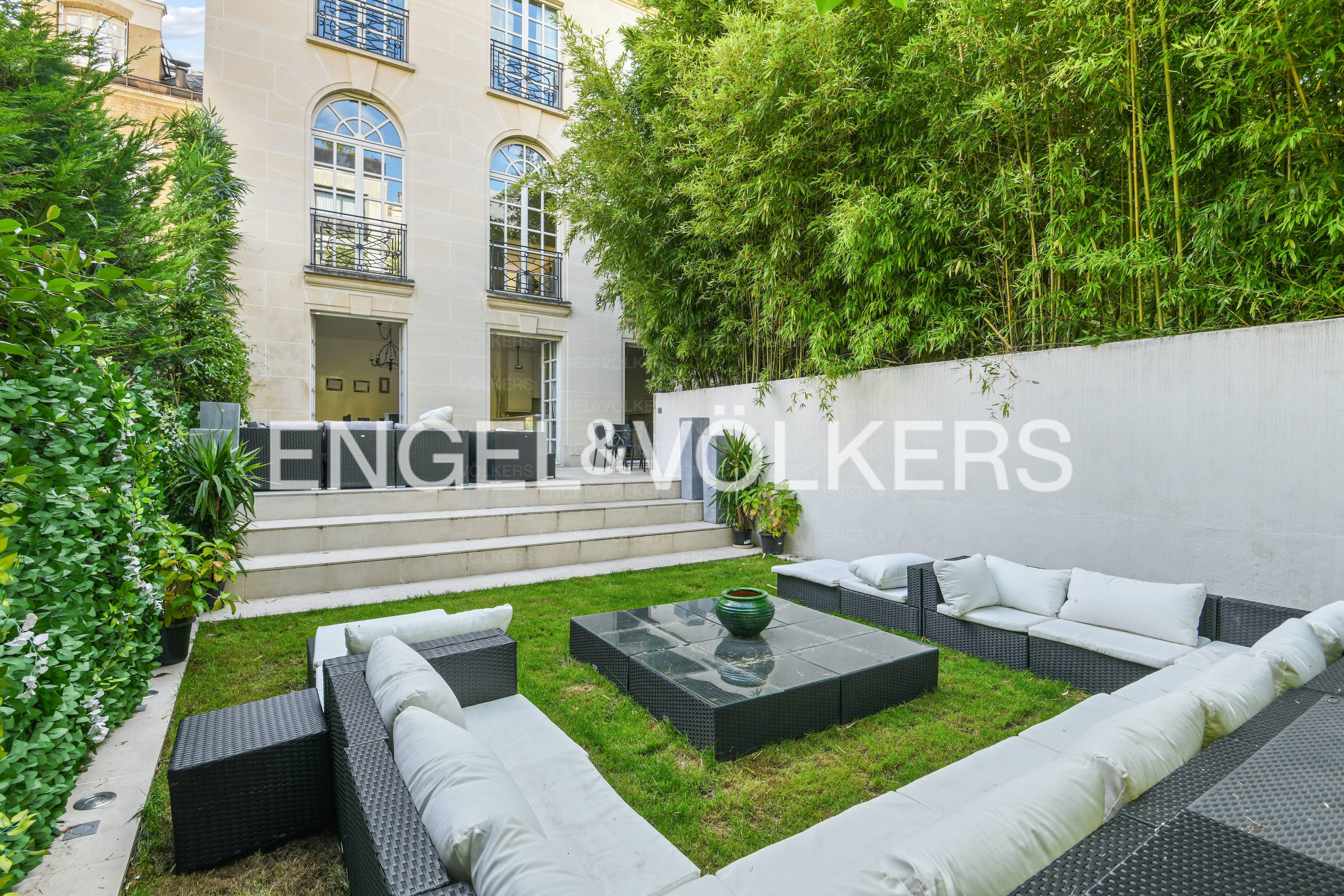 Prestigious Mansion of 920m2 - Neuilly sur Seine