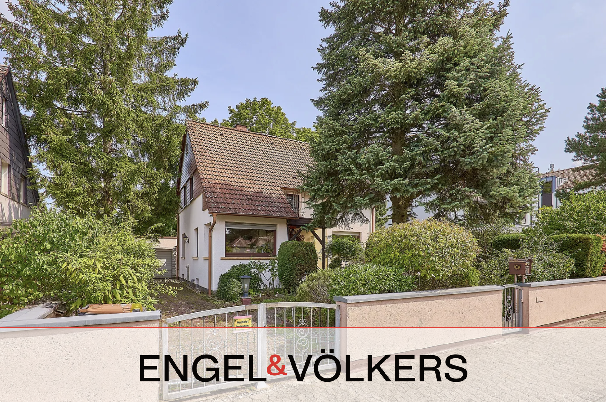 Freistehend Einfamilienhaus mit Wintergarten und Entwicklungspotenzial
