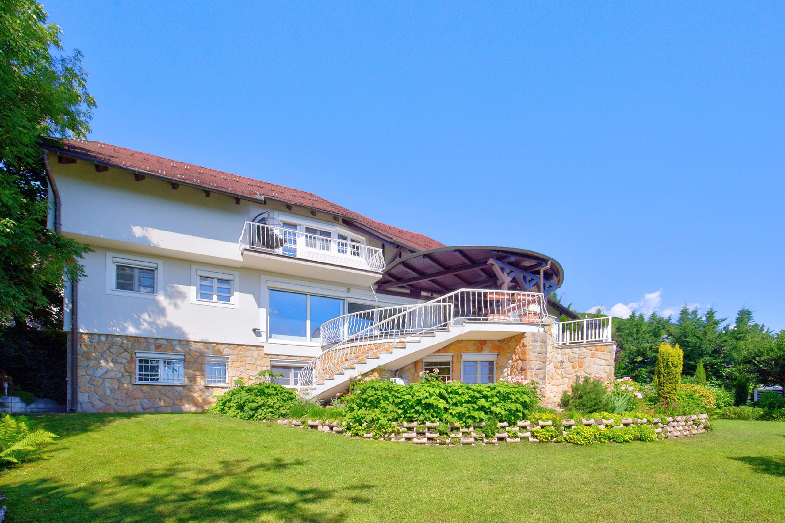 Exkluzív panorámás luxus ikerház a Budai-hegyek prémium övezetében