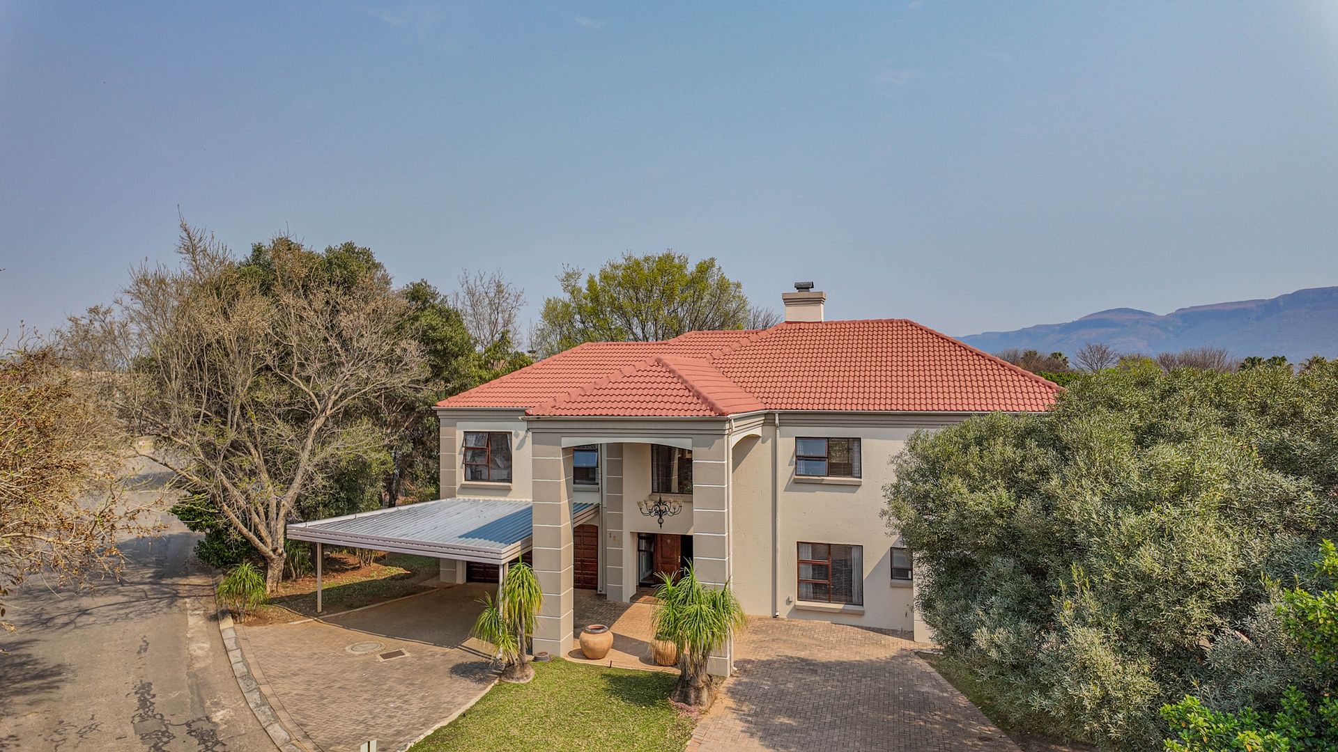 Reduced price! Spacious 3 bedroom family home with pool, equestrian estate and water access