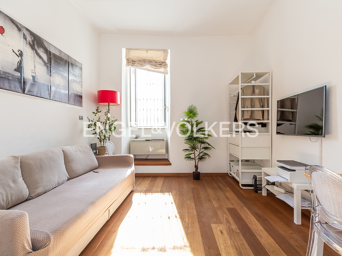 Renovated apartment on Sant'Onofrio Street