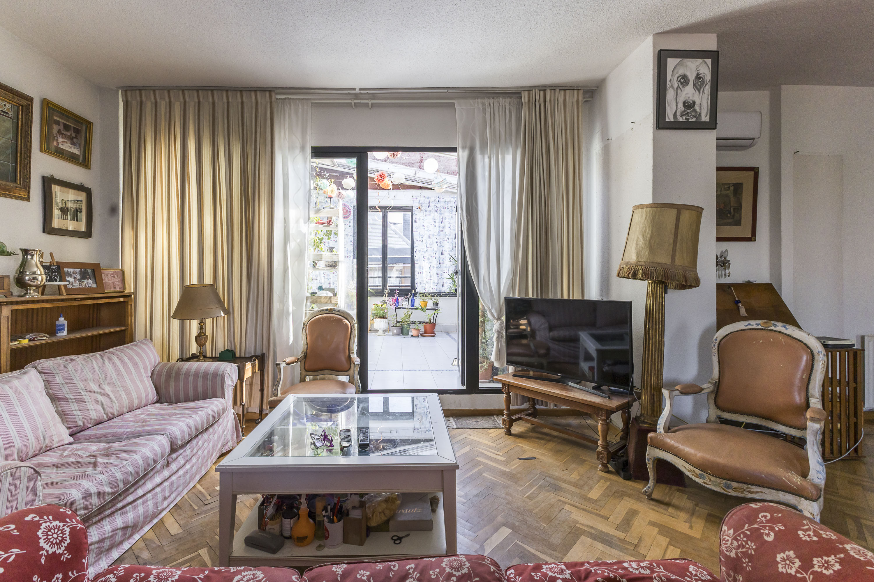 Exclusive family residence with terrace, balconies, and pool in the Arturo Soria area