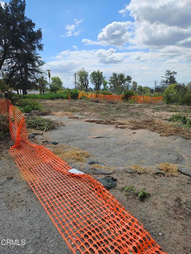 Opportunity to Rebuild on a Private Flag Lot