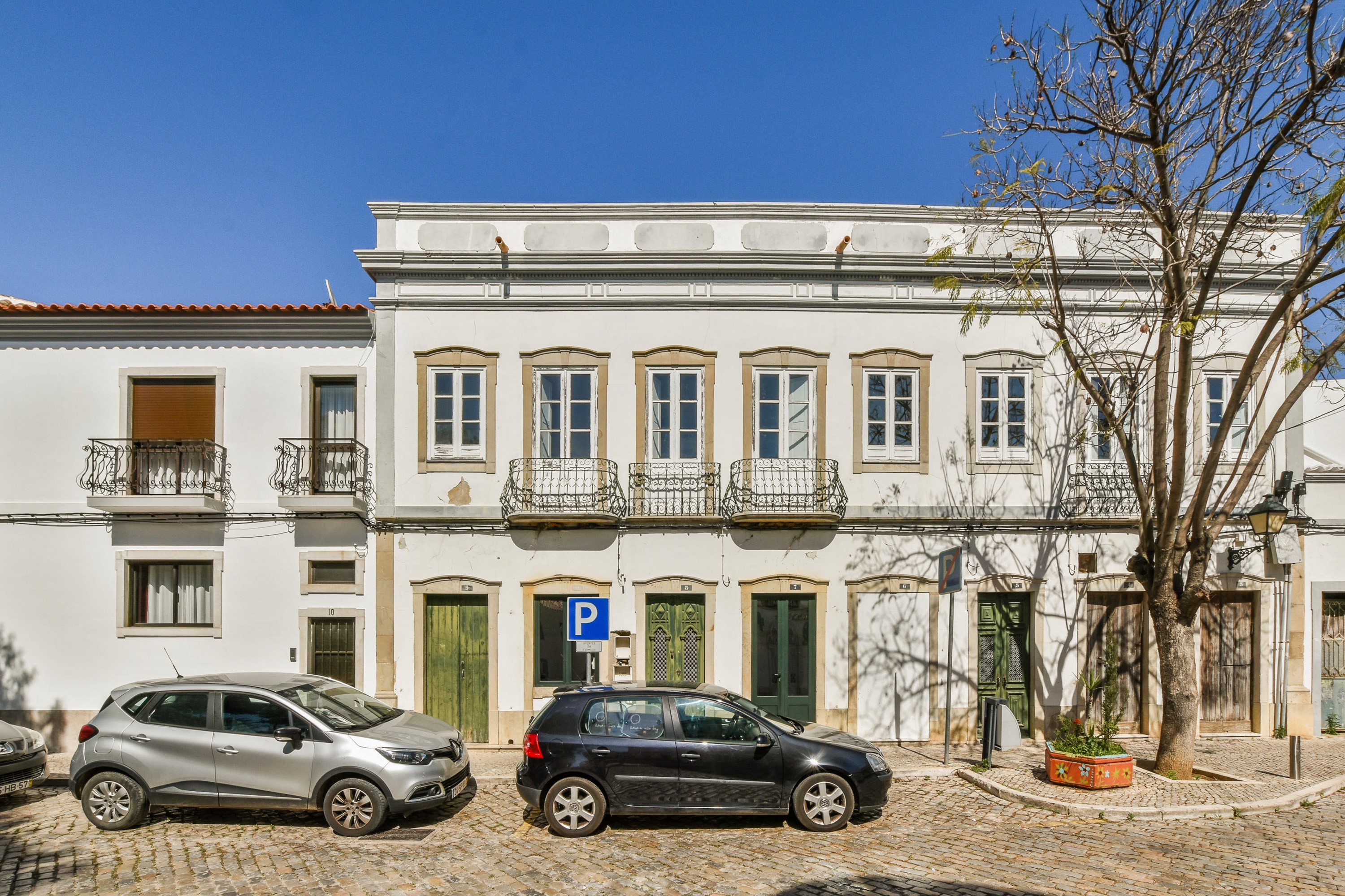 Historical Manor House in Estoi – Investment Opportunity