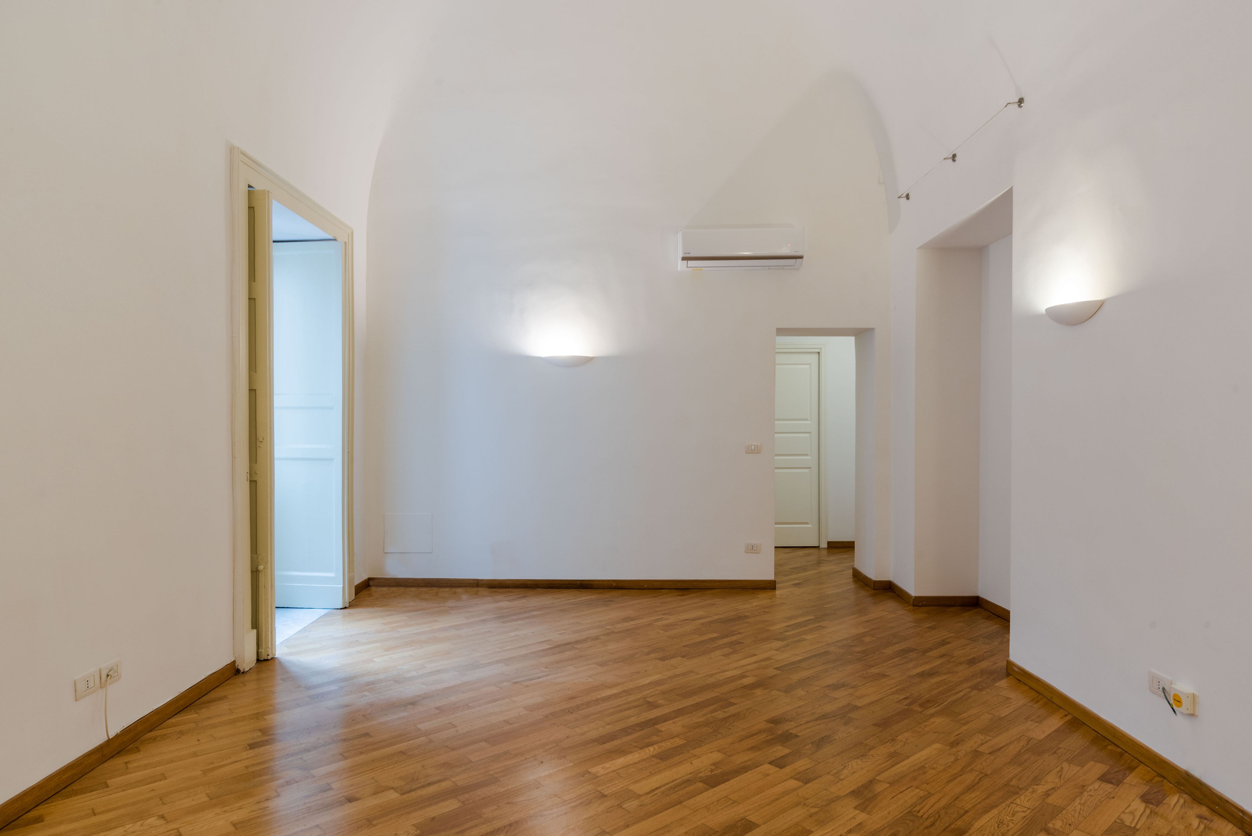 Appartamento in palazzo d'epoca dal respiro contemporaneo a due passi da via Etnea